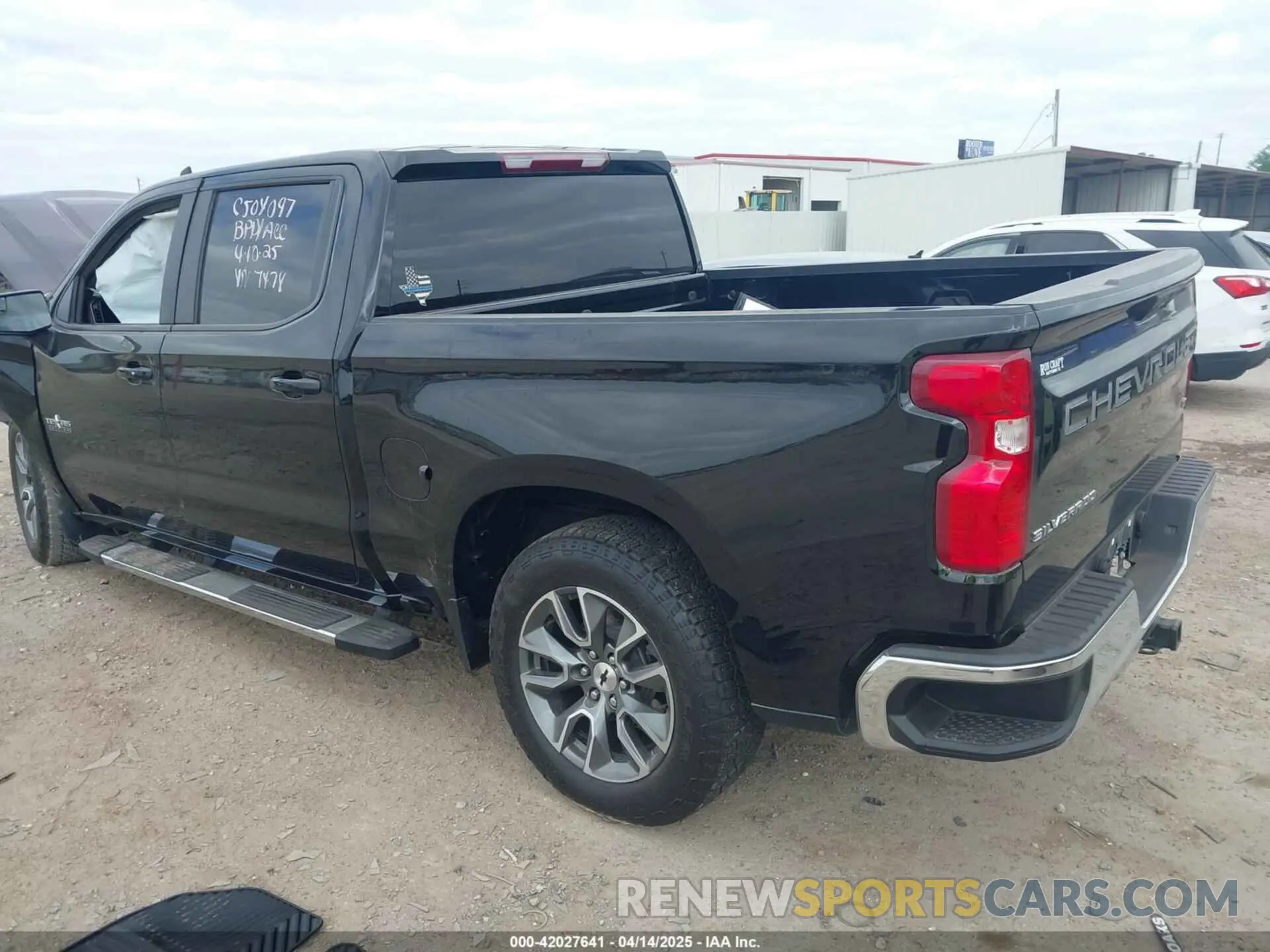 3 Photograph of a damaged car 2GCUDDED4R1217478 CHEVROLET SILVERADO 1500 2024