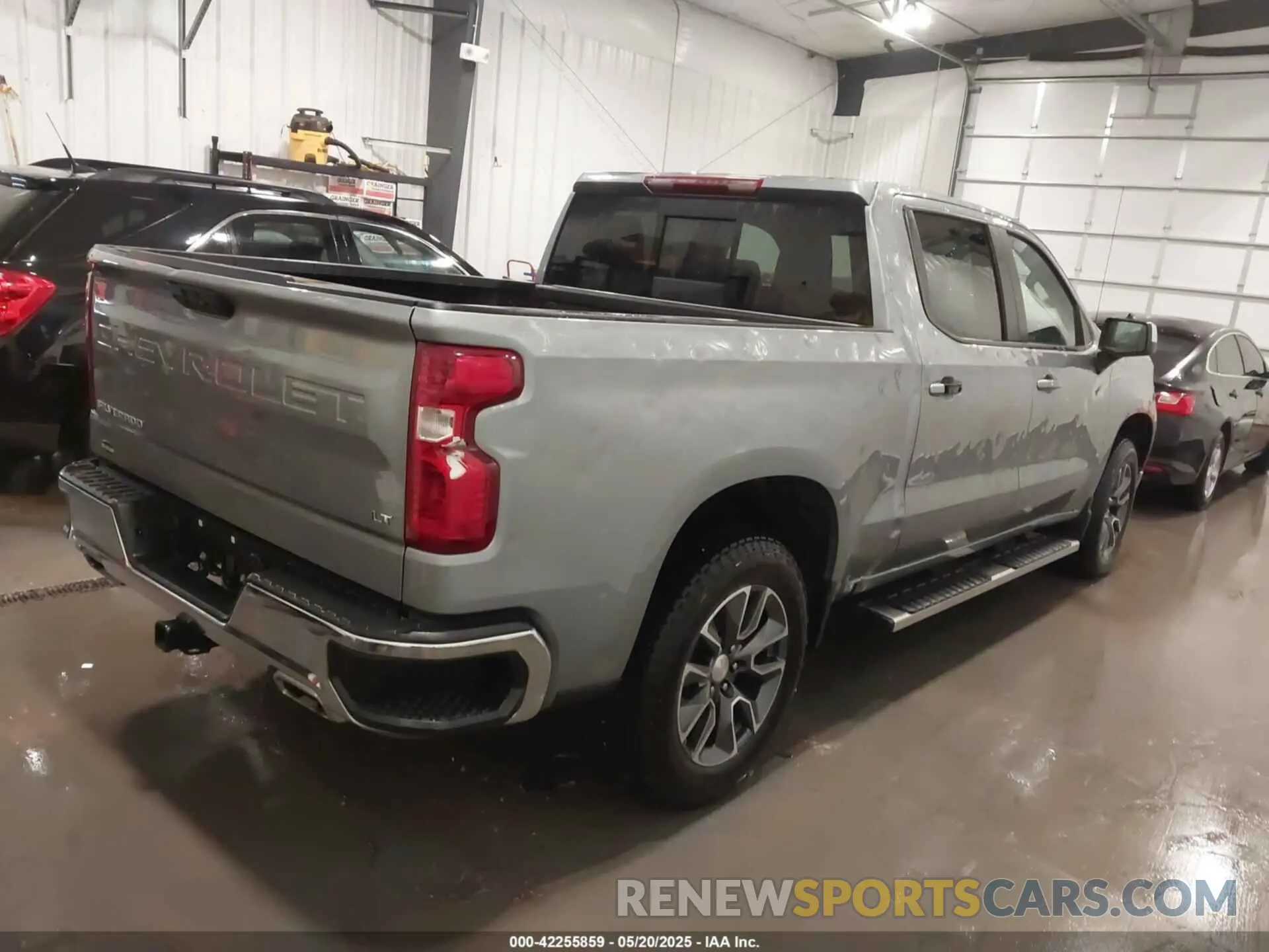 4 Photograph of a damaged car 2GCUDDED8R1217614 CHEVROLET SILVERADO 1500 2024