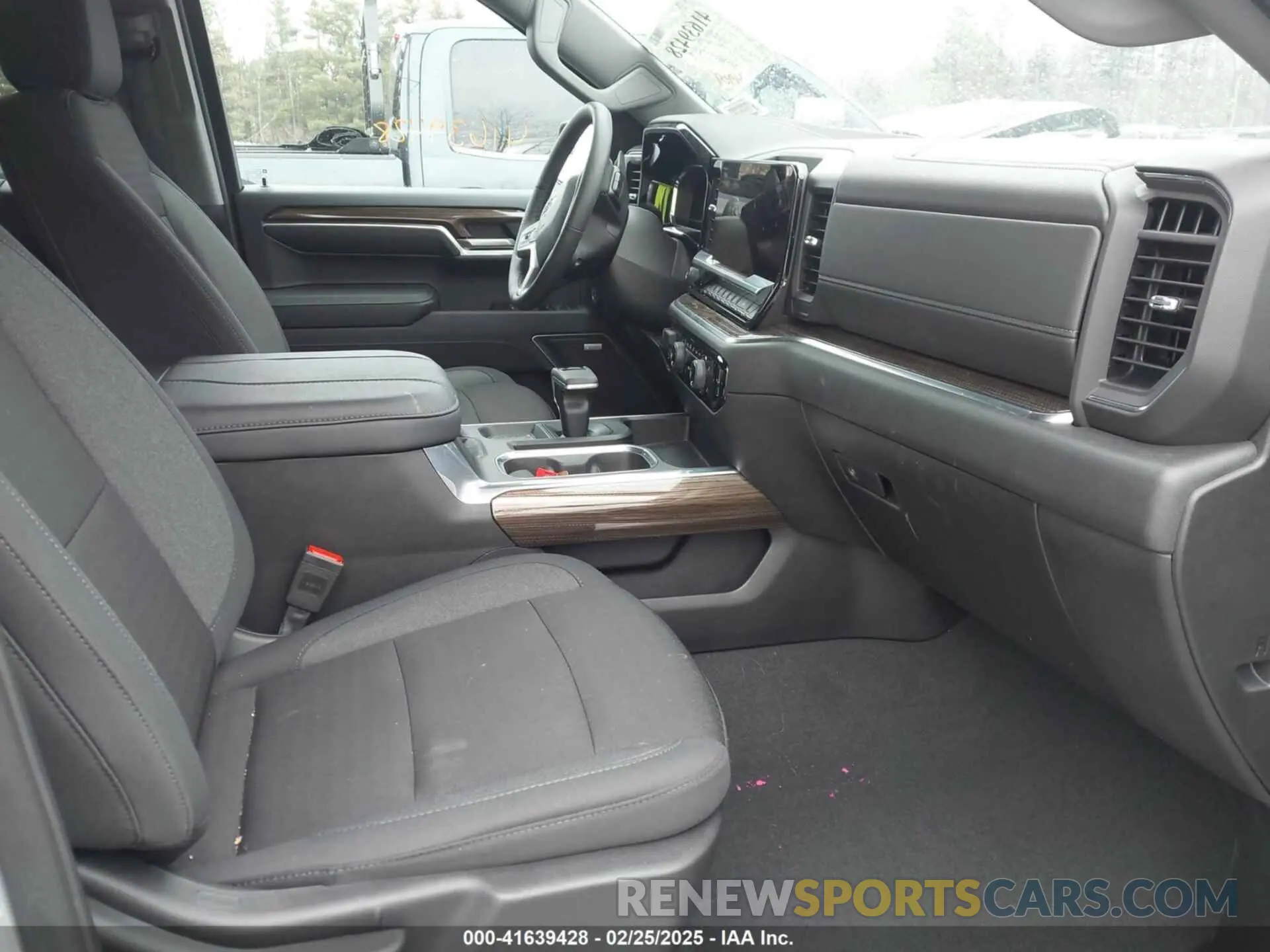 5 Photograph of a damaged car 2GCUDEED0R1270233 CHEVROLET SILVERADO 1500 2024