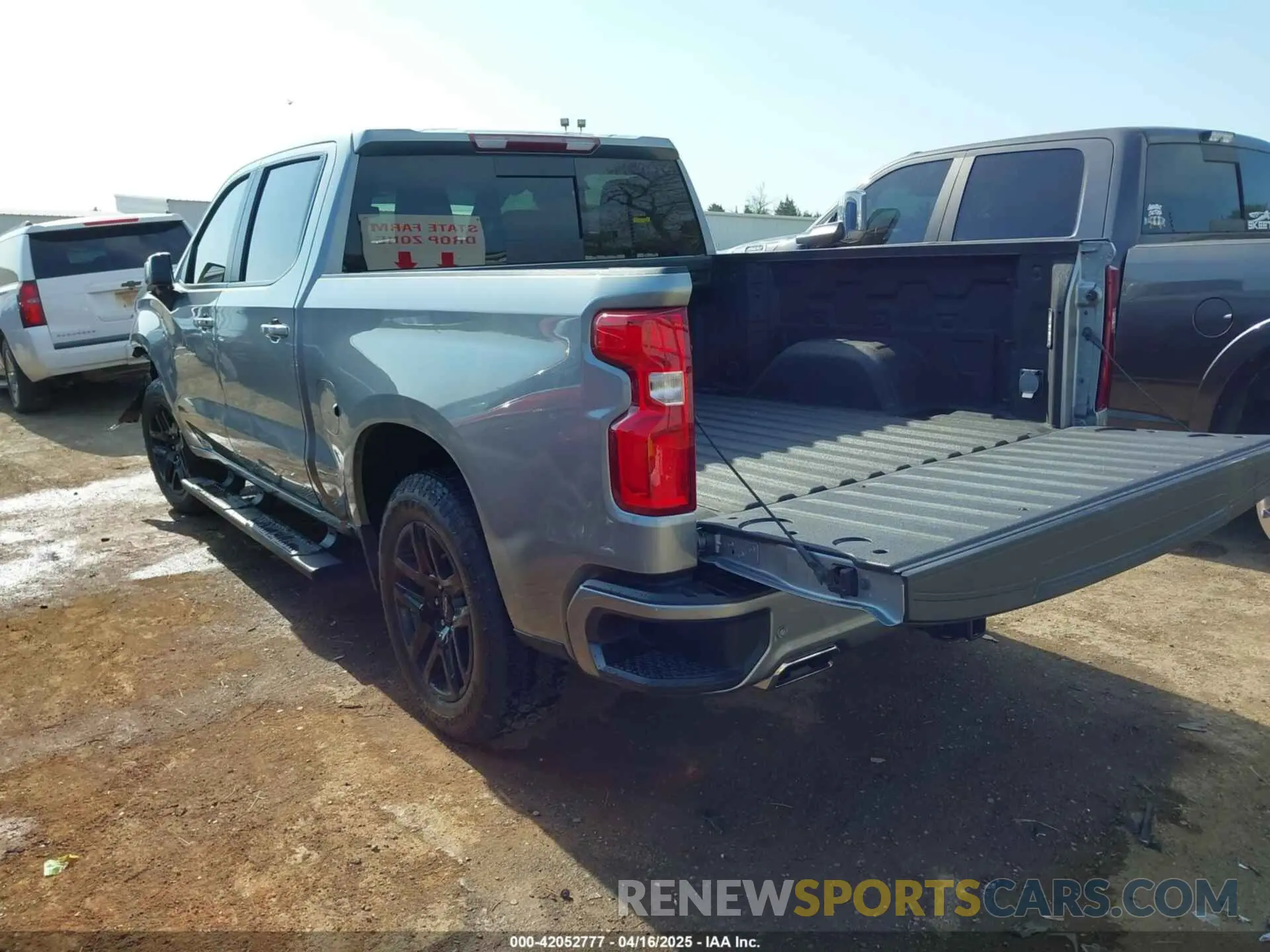 3 Photograph of a damaged car 2GCUDEED3R1173110 CHEVROLET SILVERADO 1500 2024