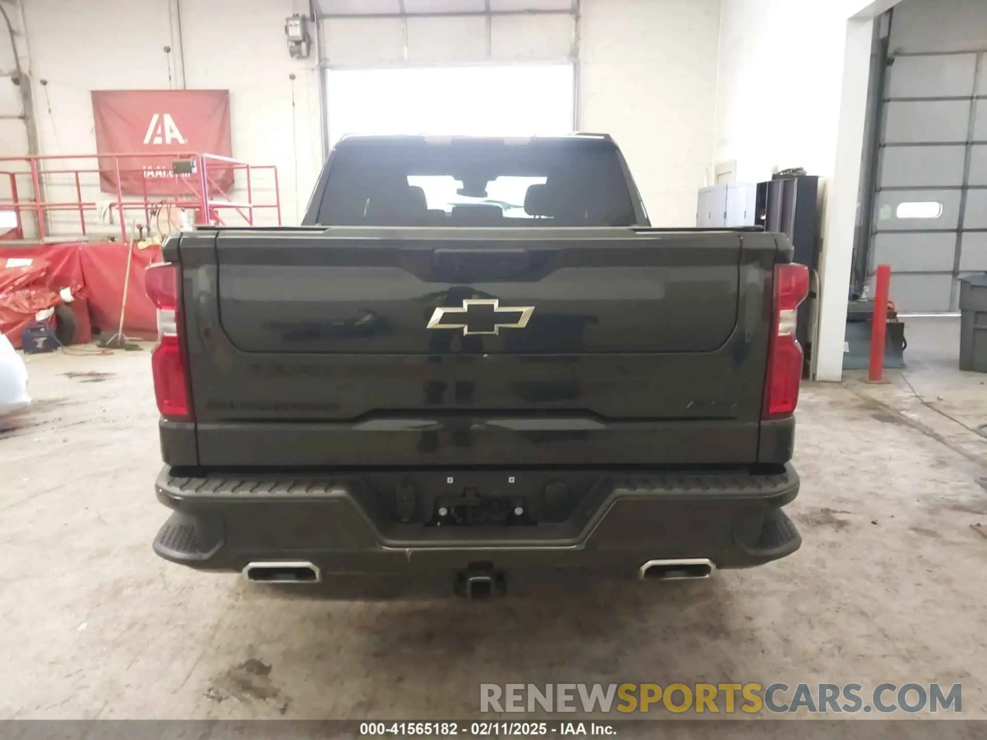 17 Photograph of a damaged car 2GCUDEED6R1134124 CHEVROLET SILVERADO 1500 2024