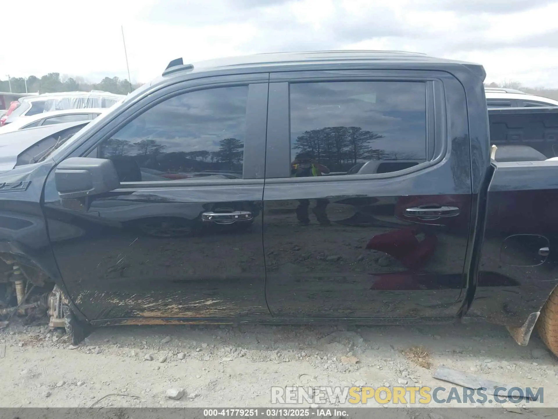 14 Photograph of a damaged car 2GCUDEED8R1143343 CHEVROLET SILVERADO 1500 2024