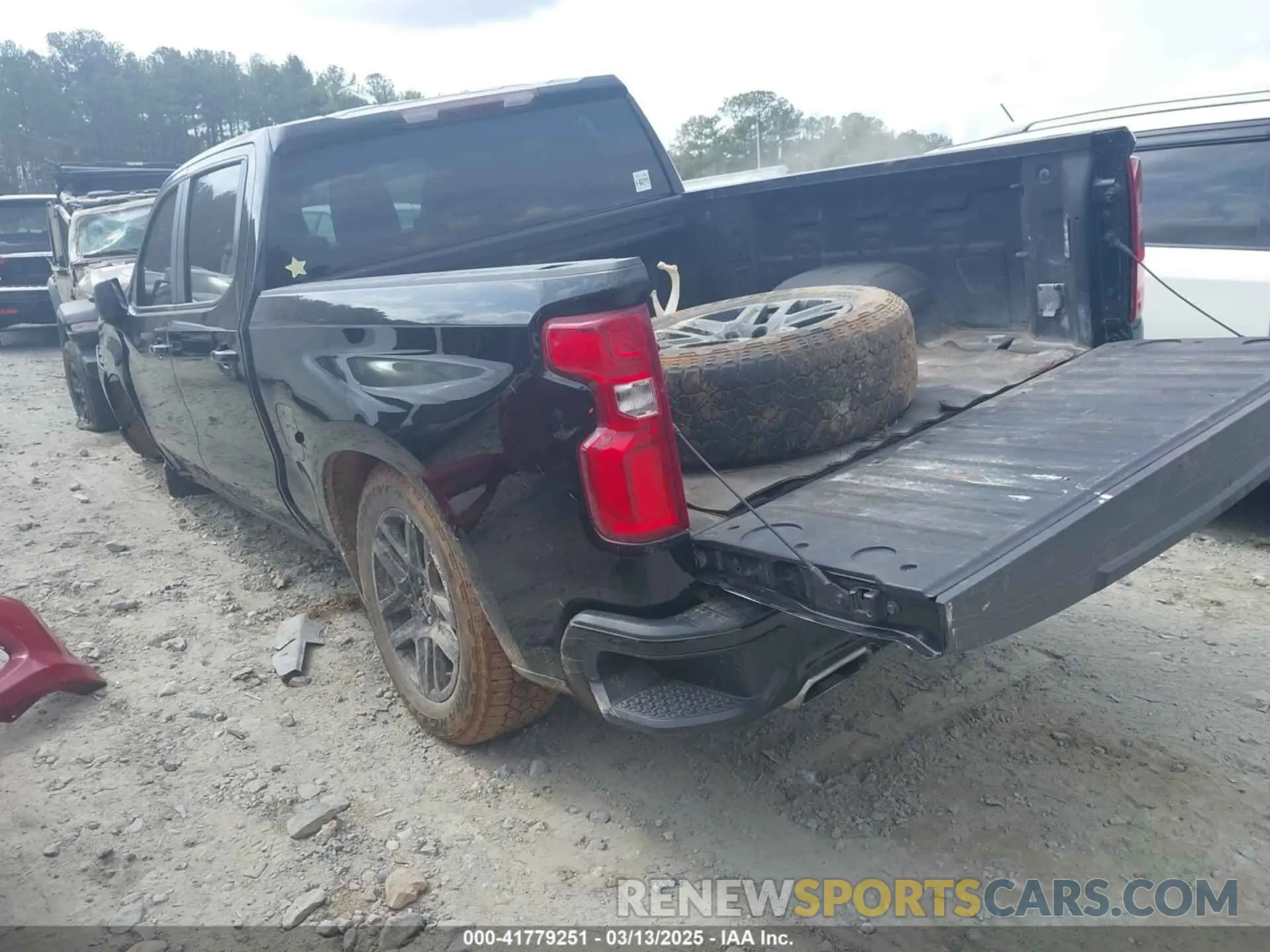 3 Photograph of a damaged car 2GCUDEED8R1143343 CHEVROLET SILVERADO 1500 2024