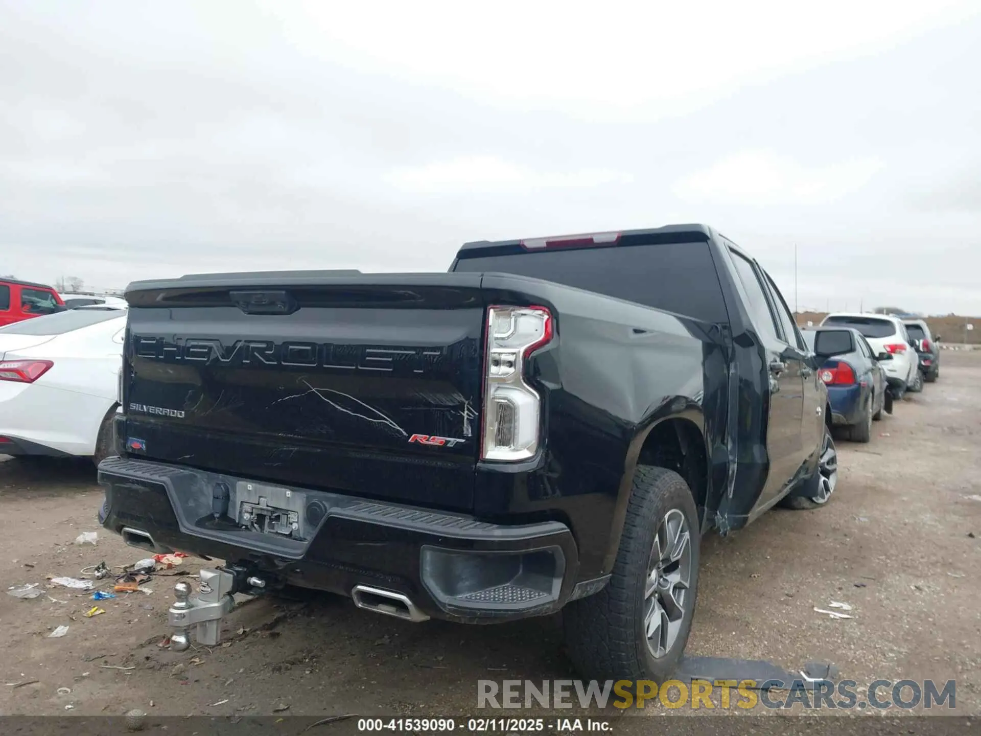 4 Photograph of a damaged car 2GCUDEED8R1173555 CHEVROLET SILVERADO 1500 2024