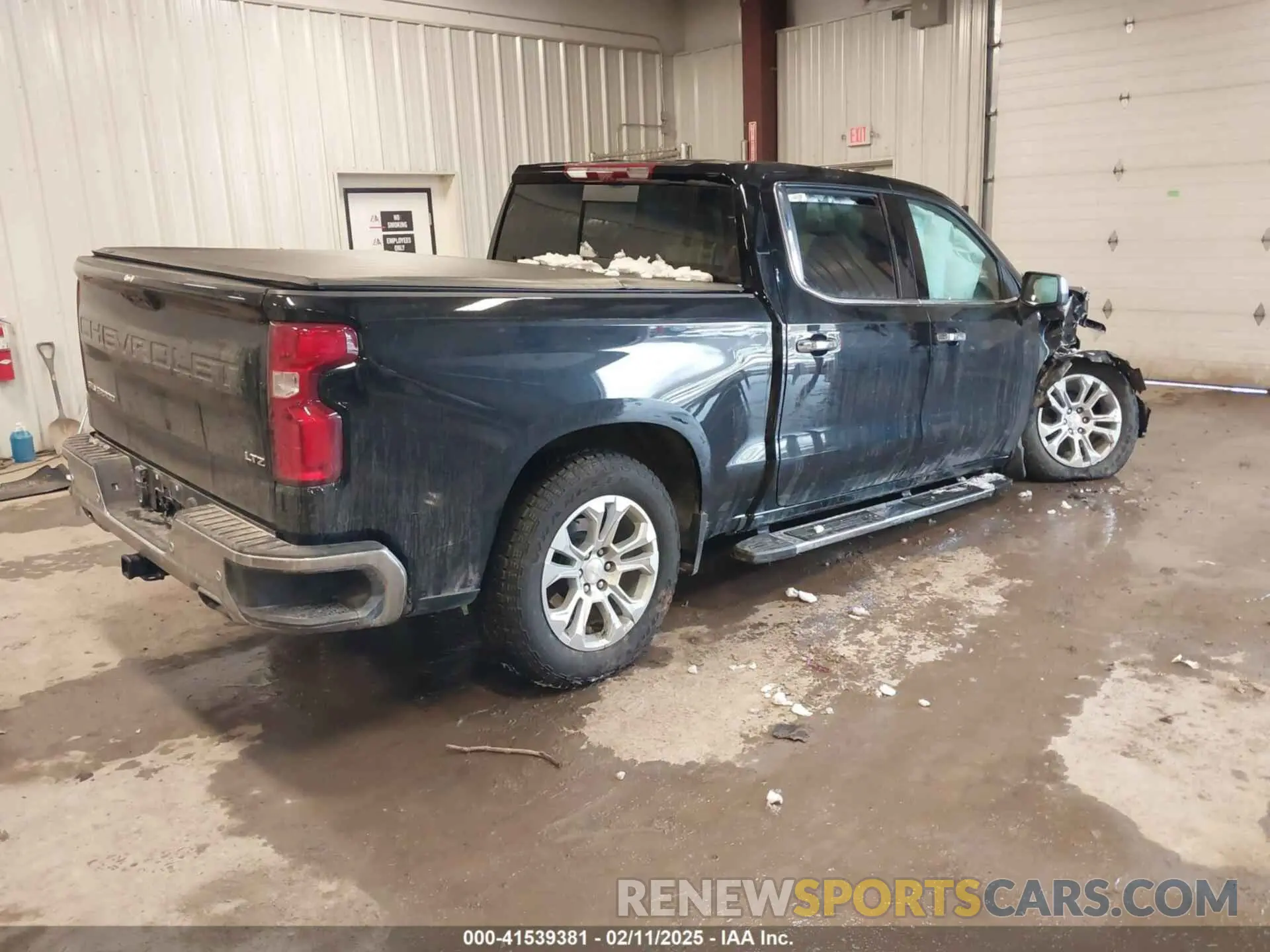 4 Photograph of a damaged car 2GCUDGED2R1174289 CHEVROLET SILVERADO 1500 2024
