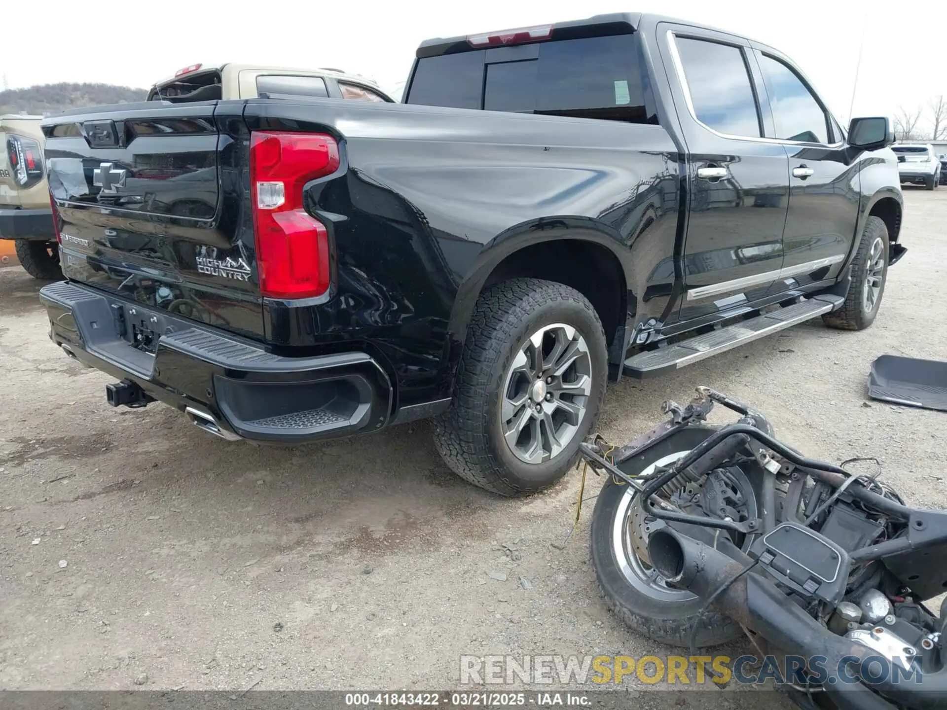 4 Photograph of a damaged car 2GCUDJED6R1164412 CHEVROLET SILVERADO 1500 2024