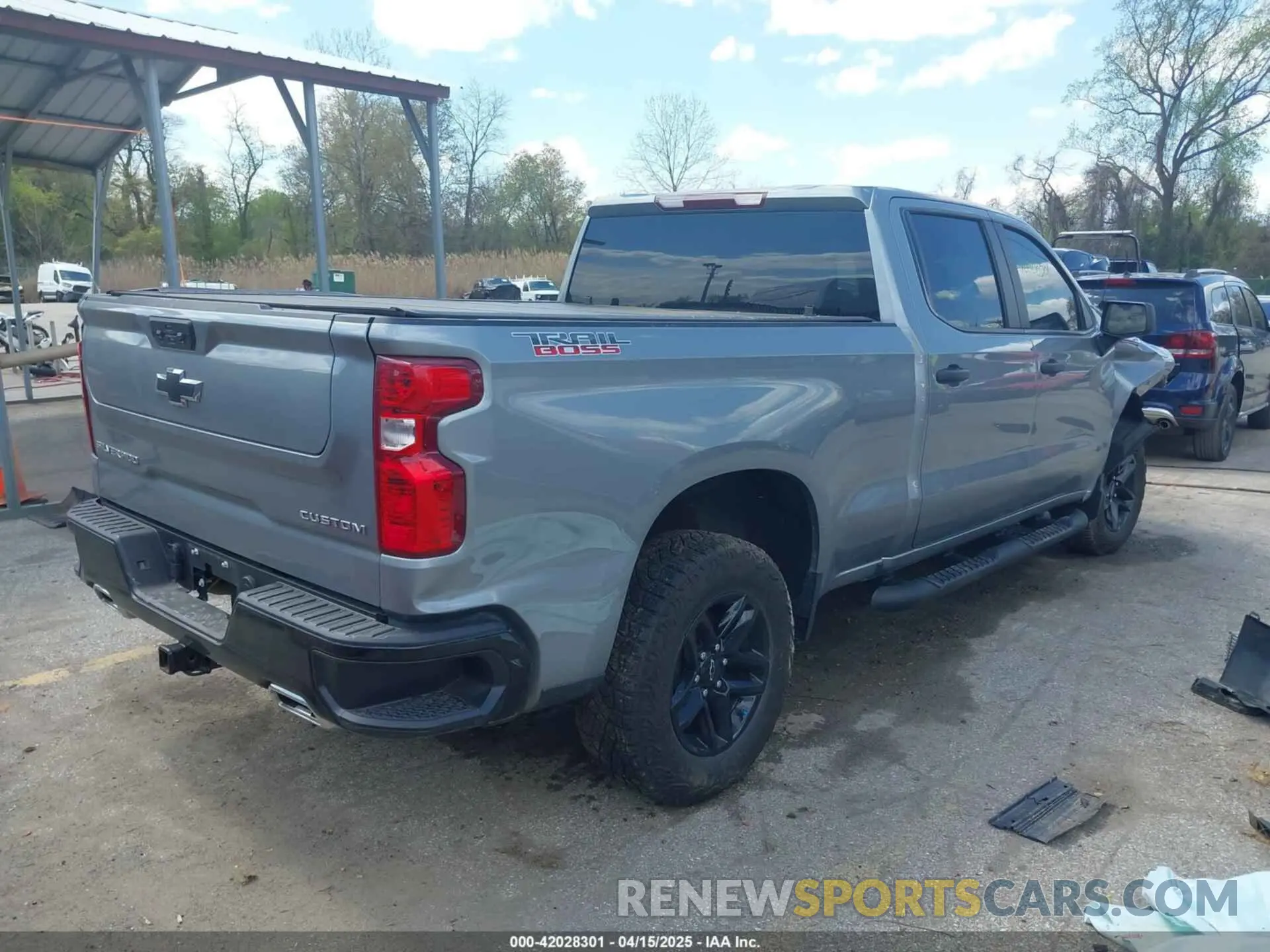 4 Photograph of a damaged car 3GCUDCE85RG103431 CHEVROLET SILVERADO 1500 2024