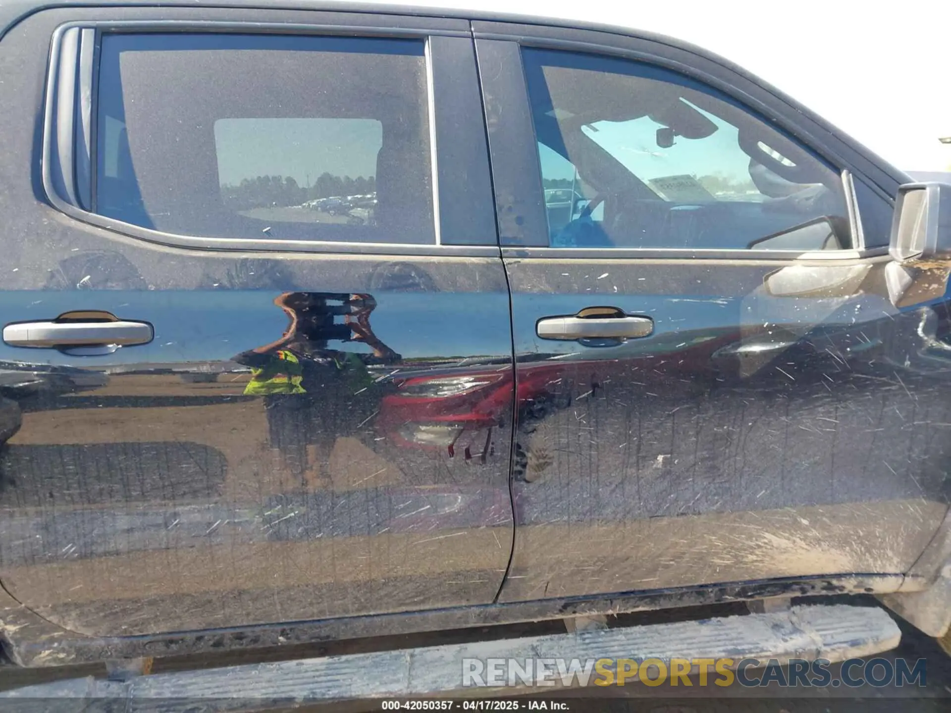 13 Photograph of a damaged car 3GCUDCED3RG425692 CHEVROLET SILVERADO 1500 2024
