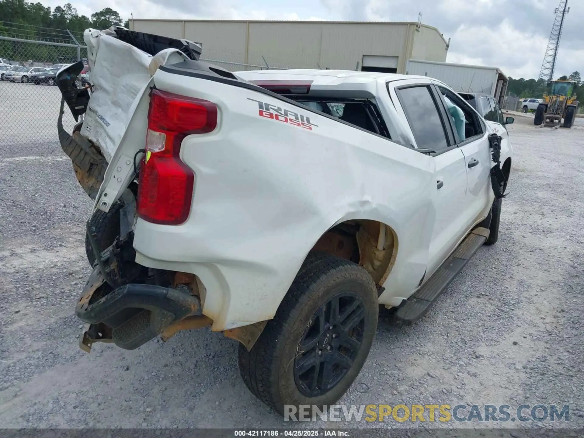 4 Photograph of a damaged car 3GCUDCED6RG207052 CHEVROLET SILVERADO 1500 2024