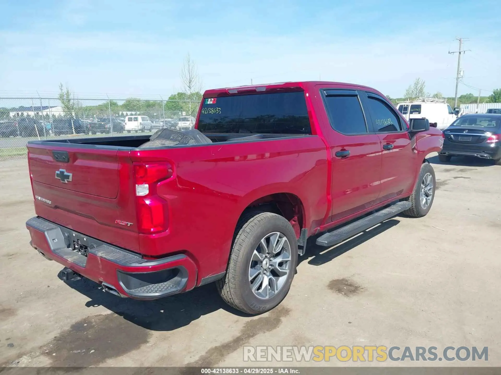 4 Photograph of a damaged car 3GCUDEED1RG427890 CHEVROLET SILVERADO 1500 2024