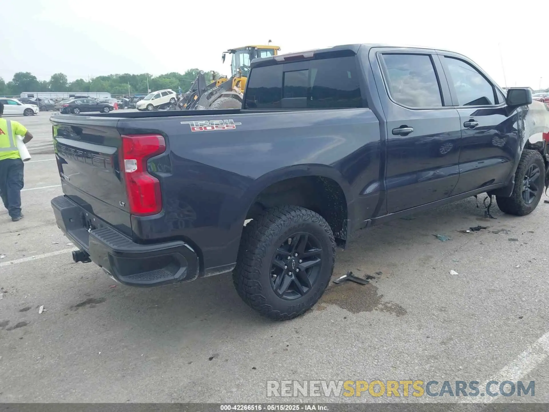 4 Photograph of a damaged car 3GCUDFE82RG327029 CHEVROLET SILVERADO 1500 2024