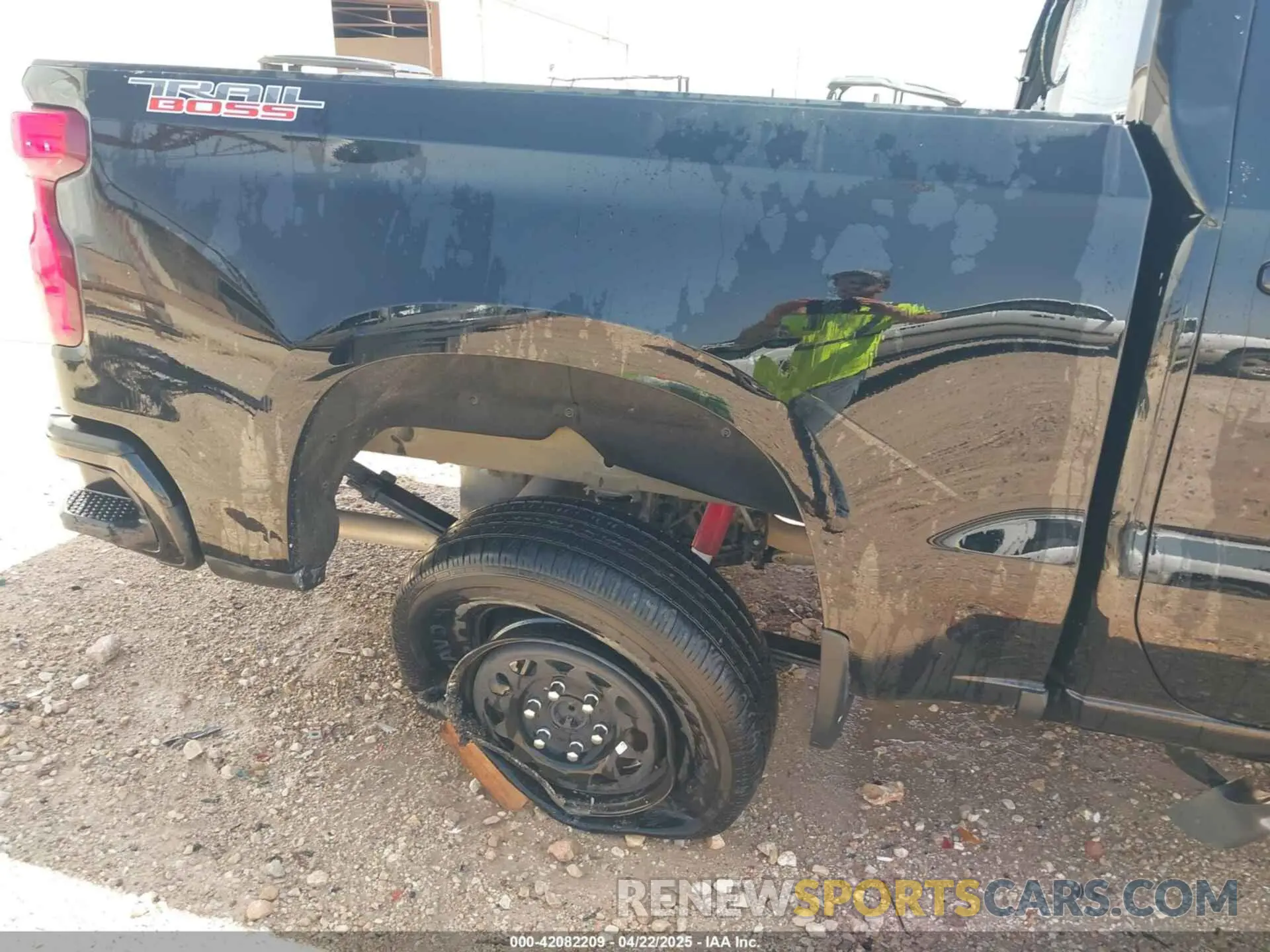 16 Photograph of a damaged car 3GCUDFED1RG287720 CHEVROLET SILVERADO 1500 2024