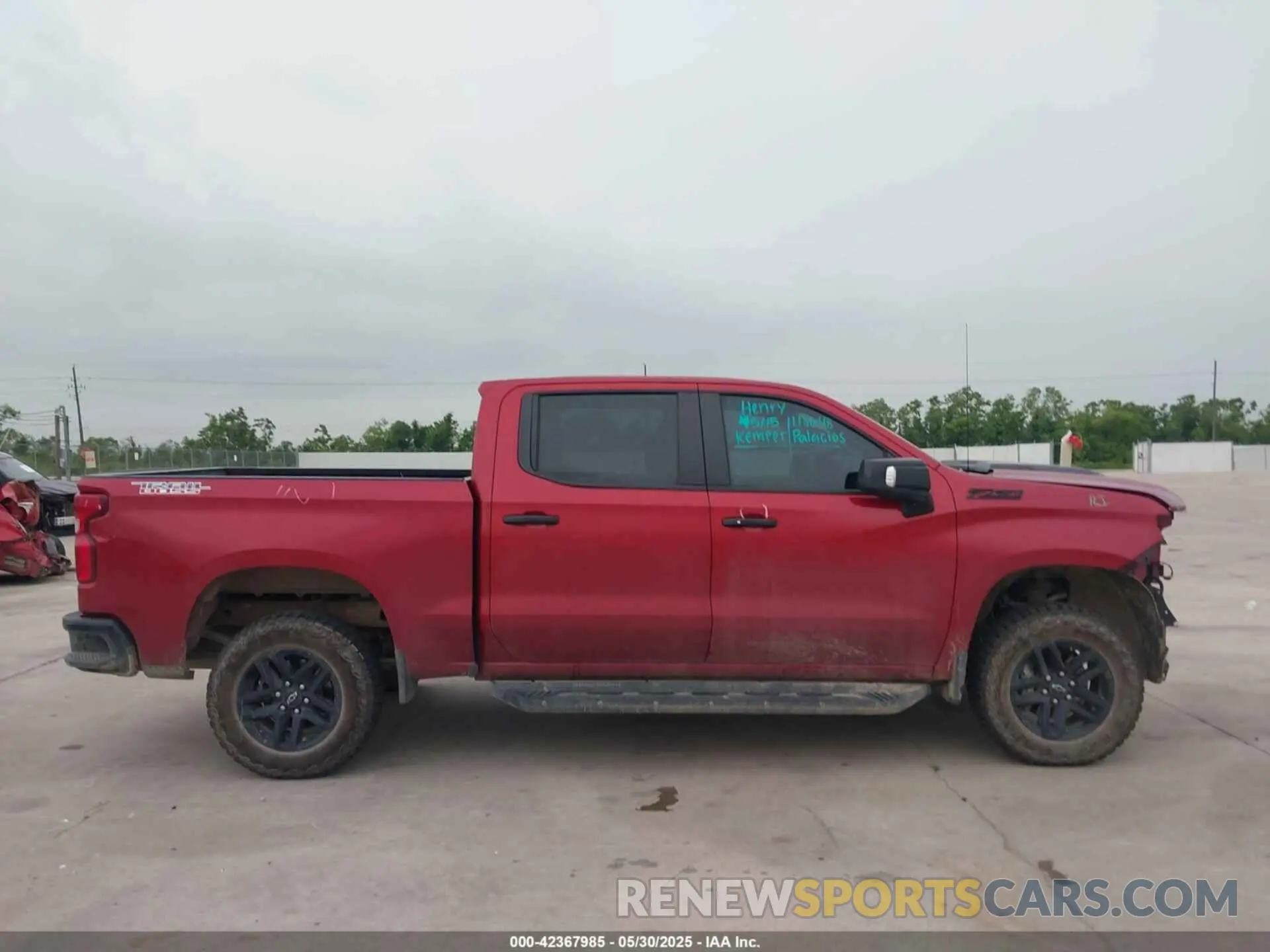 13 Photograph of a damaged car 3GCUDFED2RG130276 CHEVROLET SILVERADO 1500 2024