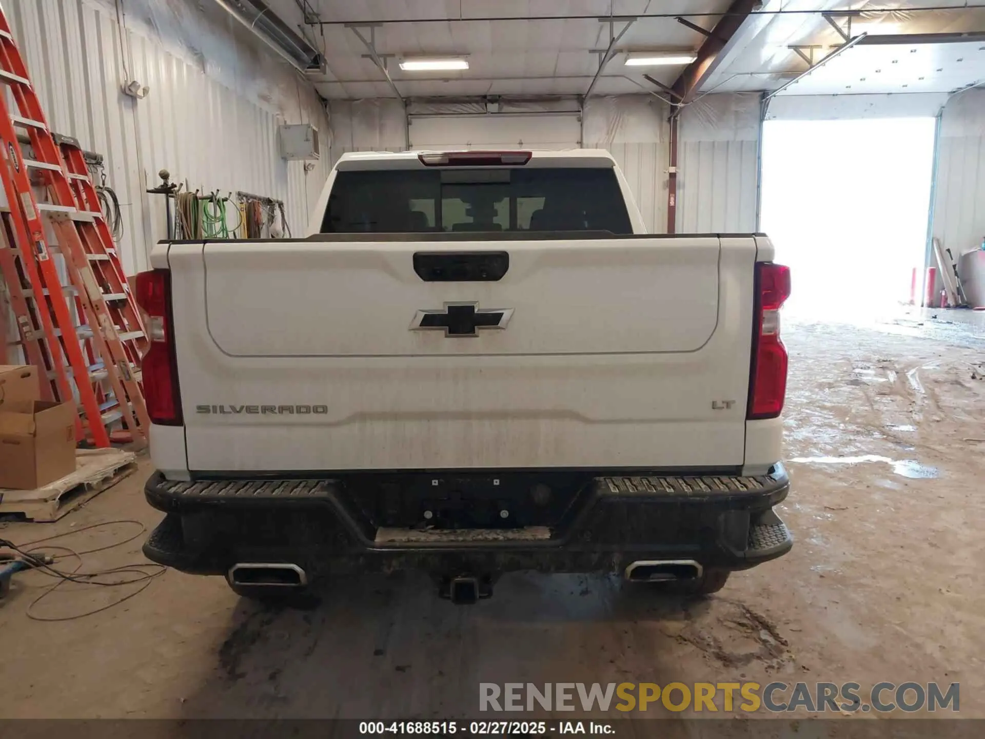 17 Photograph of a damaged car 3GCUDFED2RG217160 CHEVROLET SILVERADO 1500 2024