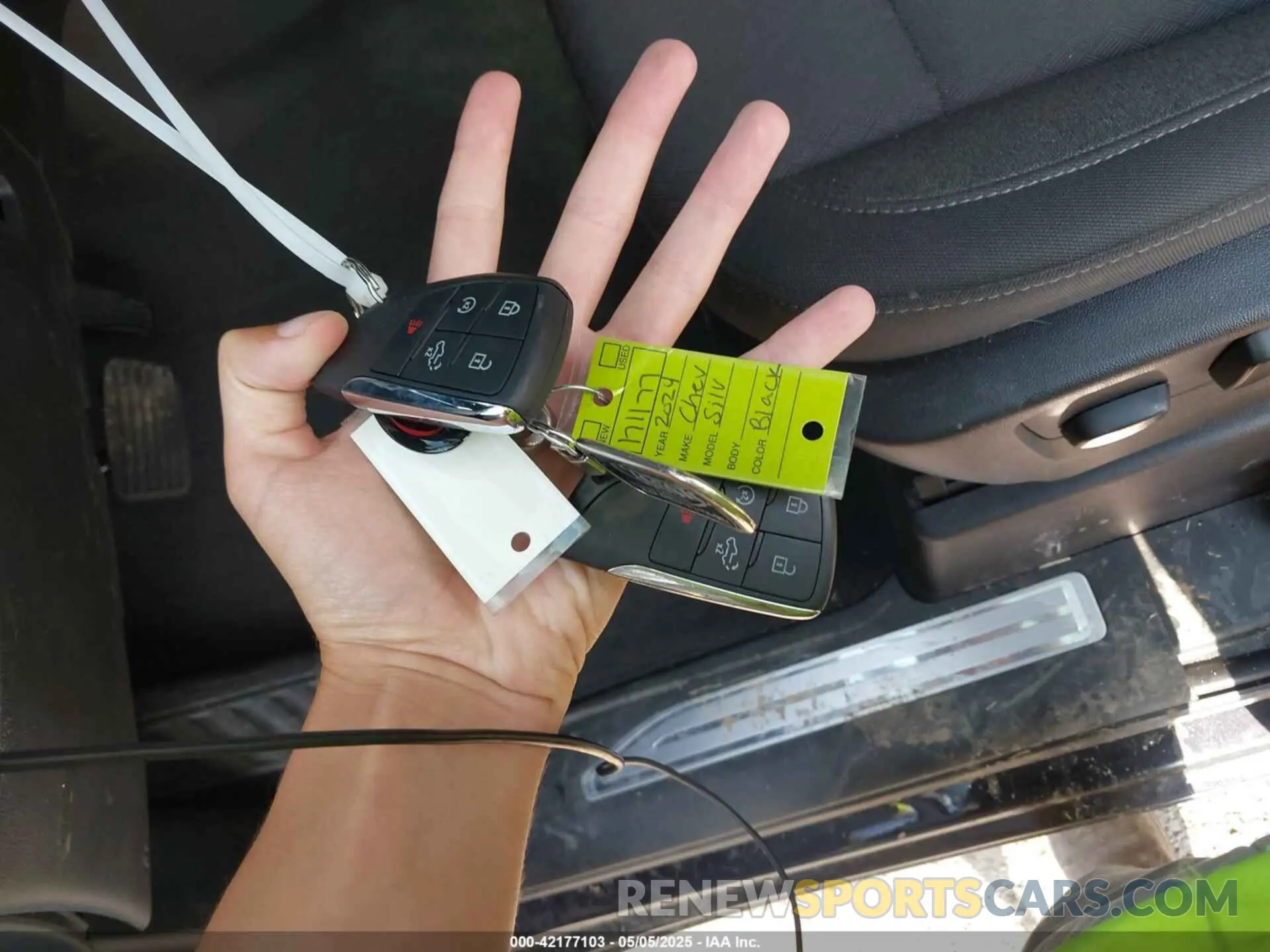 11 Photograph of a damaged car 3GCUDFED2RG360240 CHEVROLET SILVERADO 1500 2024
