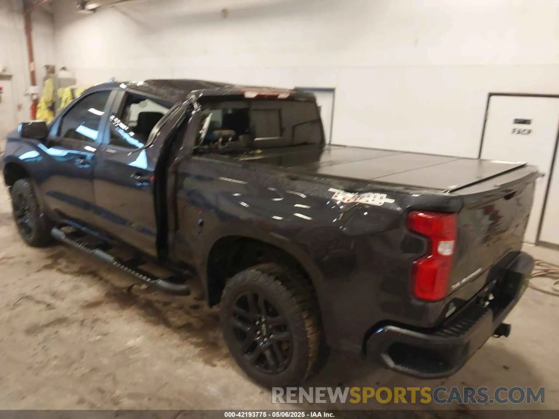 3 Photograph of a damaged car 3GCUDFED5RG123564 CHEVROLET SILVERADO 1500 2024