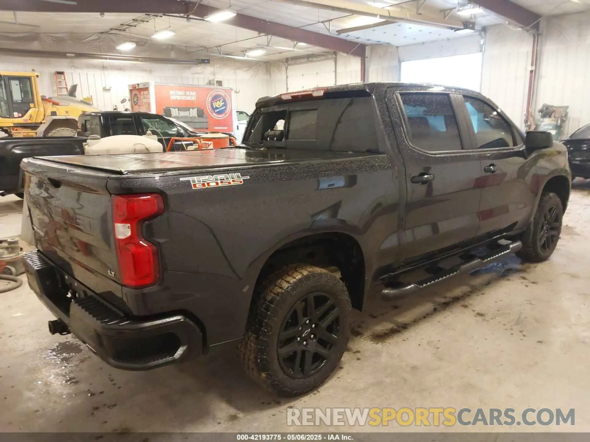 4 Photograph of a damaged car 3GCUDFED5RG123564 CHEVROLET SILVERADO 1500 2024