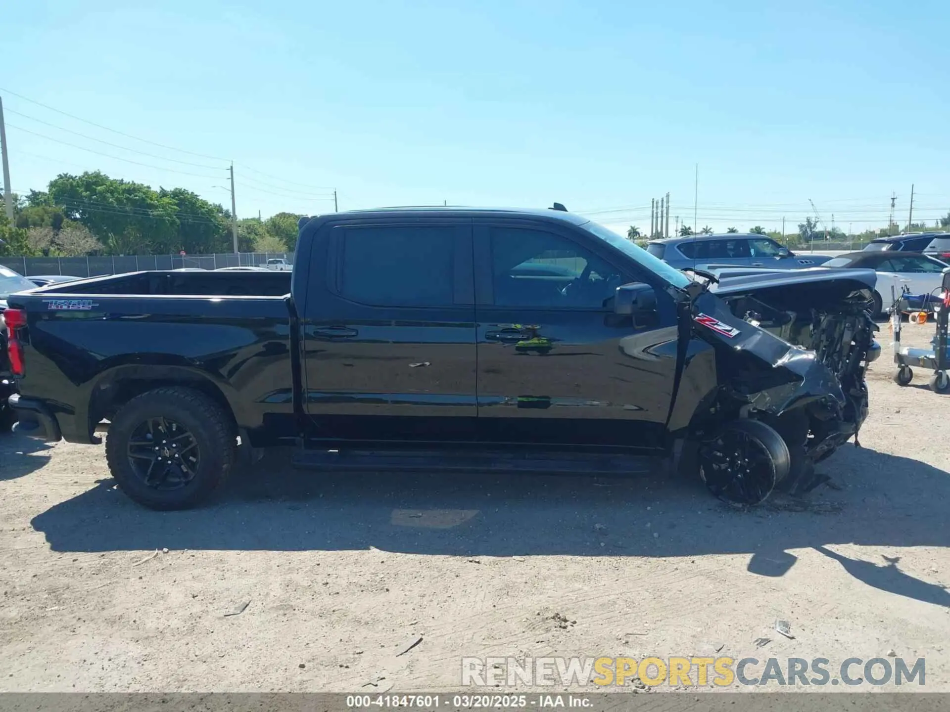 14 Photograph of a damaged car 3GCUDFED6RG313938 CHEVROLET SILVERADO 1500 2024