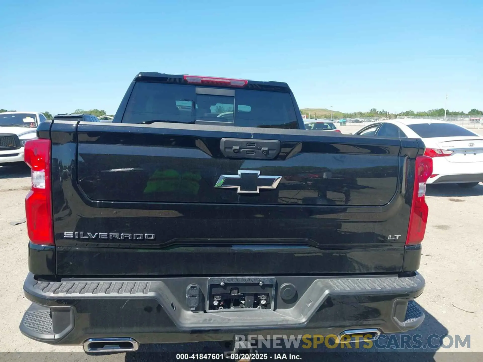 17 Photograph of a damaged car 3GCUDFED6RG313938 CHEVROLET SILVERADO 1500 2024