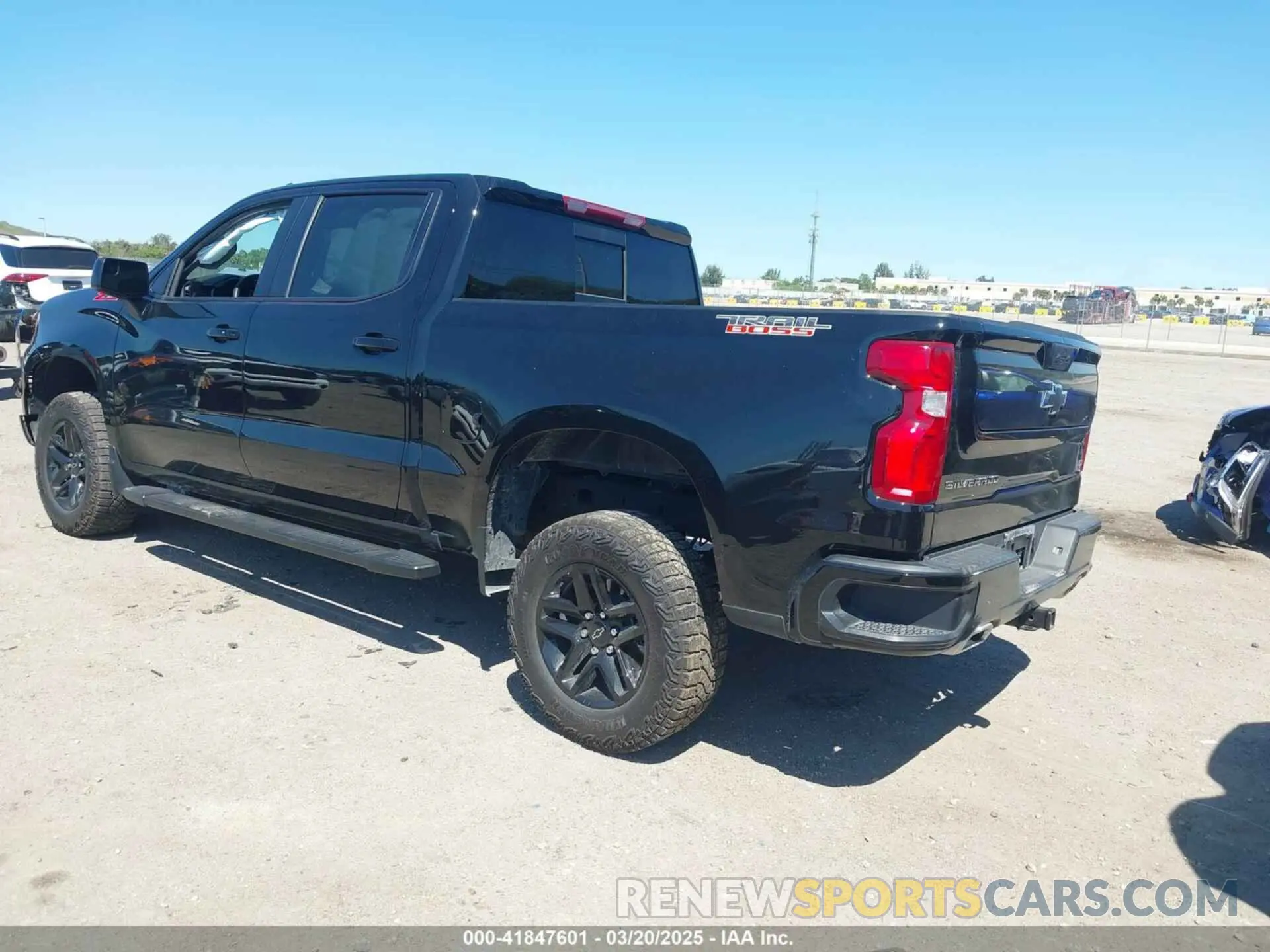 3 Photograph of a damaged car 3GCUDFED6RG313938 CHEVROLET SILVERADO 1500 2024