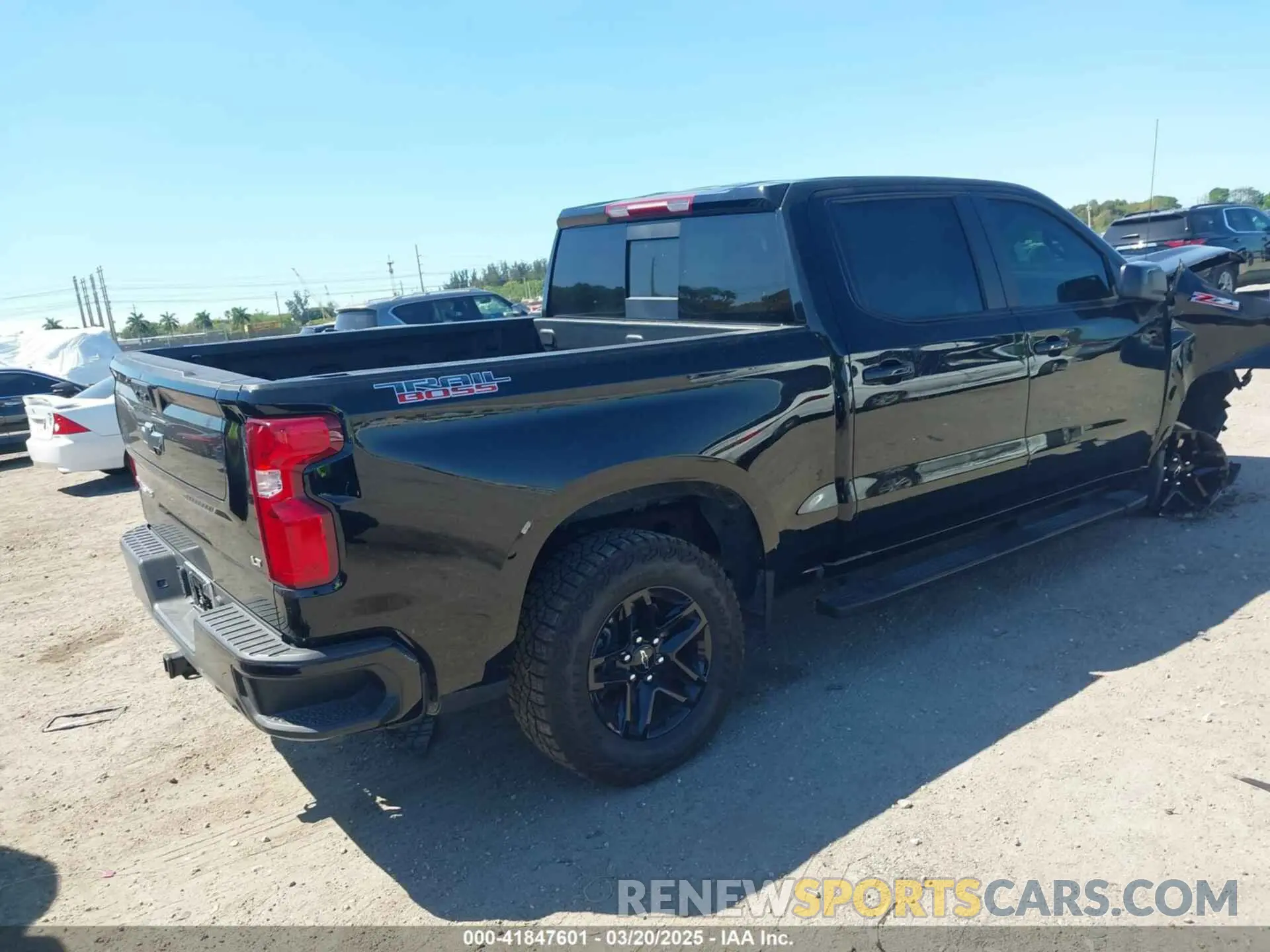4 Photograph of a damaged car 3GCUDFED6RG313938 CHEVROLET SILVERADO 1500 2024
