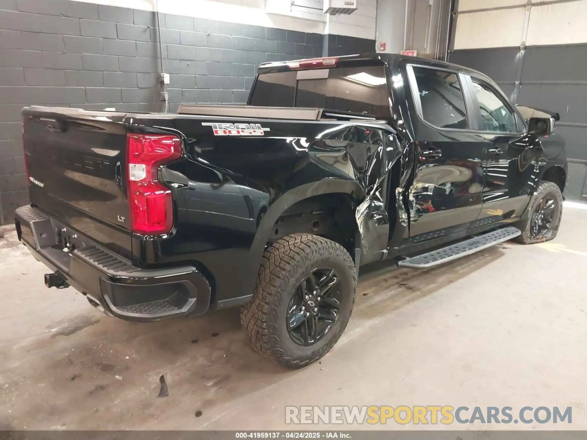 4 Photograph of a damaged car 3GCUDFEL3RG274748 CHEVROLET SILVERADO 1500 2024