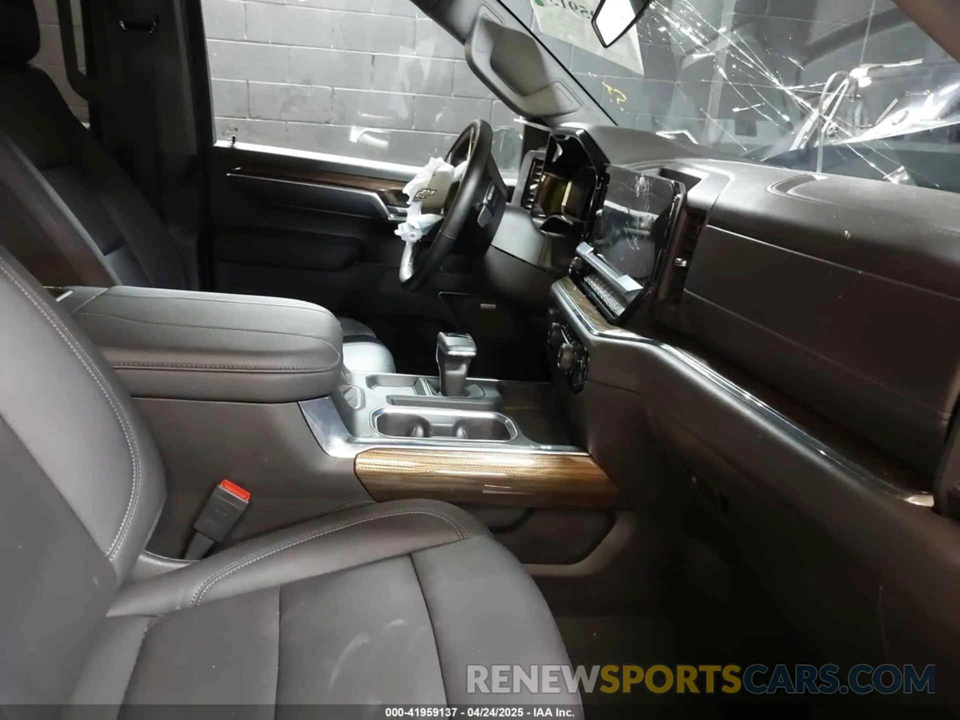 5 Photograph of a damaged car 3GCUDFEL3RG274748 CHEVROLET SILVERADO 1500 2024