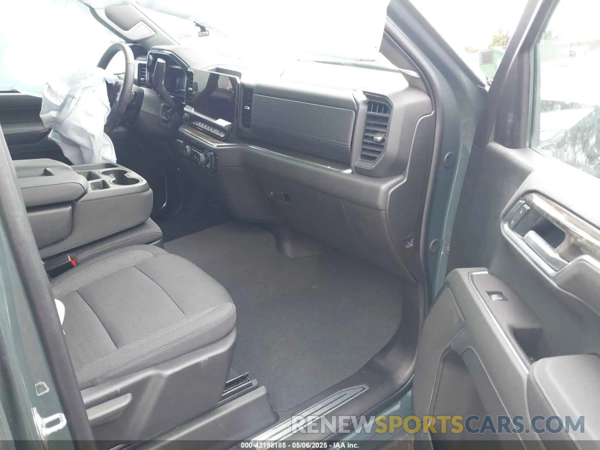 5 Photograph of a damaged car 1GCPKKEK7SZ161863 CHEVROLET SILVERADO 1500 2025