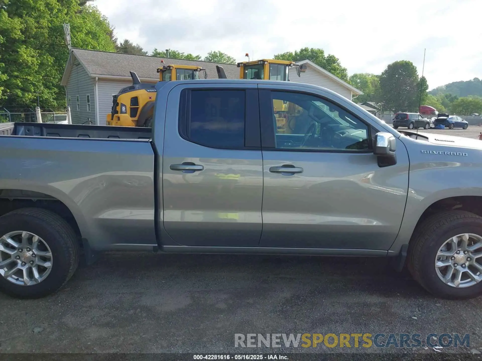 13 Photograph of a damaged car 1GCRKKEK0SZ131113 CHEVROLET SILVERADO 1500 2025