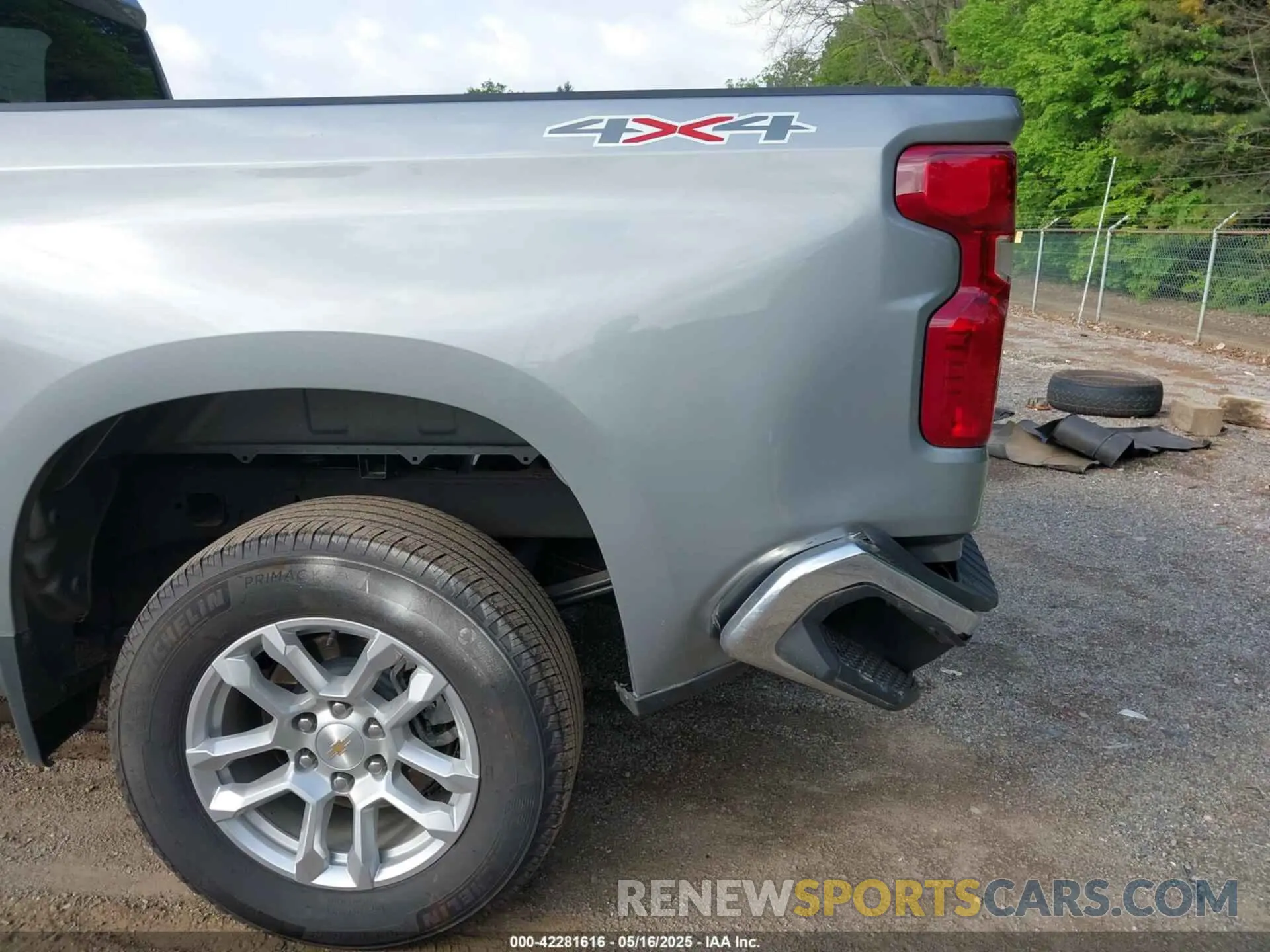 17 Photograph of a damaged car 1GCRKKEK0SZ131113 CHEVROLET SILVERADO 1500 2025