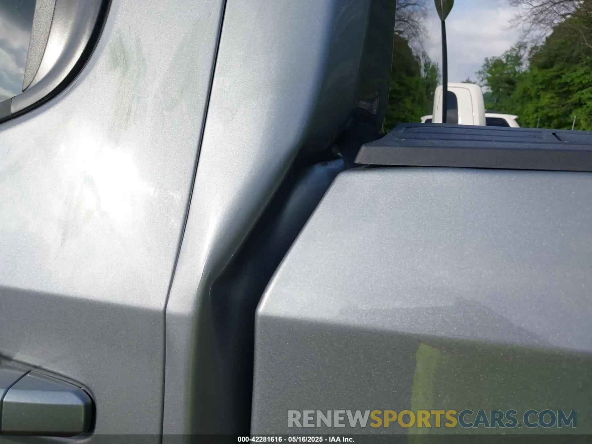 18 Photograph of a damaged car 1GCRKKEK0SZ131113 CHEVROLET SILVERADO 1500 2025