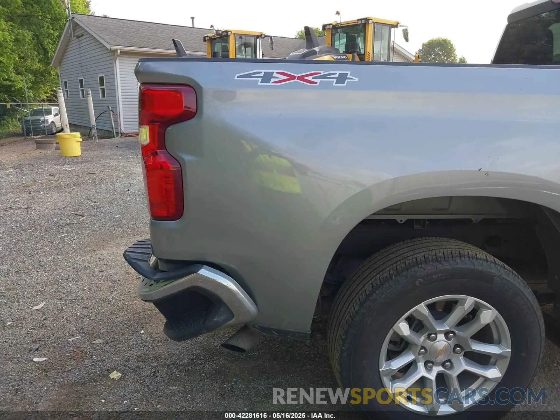 19 Photograph of a damaged car 1GCRKKEK0SZ131113 CHEVROLET SILVERADO 1500 2025