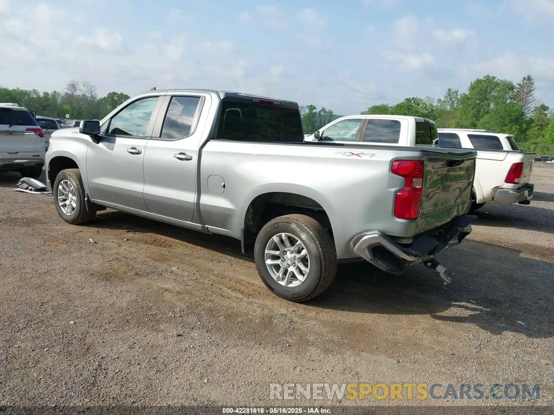3 Photograph of a damaged car 1GCRKKEK0SZ131113 CHEVROLET SILVERADO 1500 2025