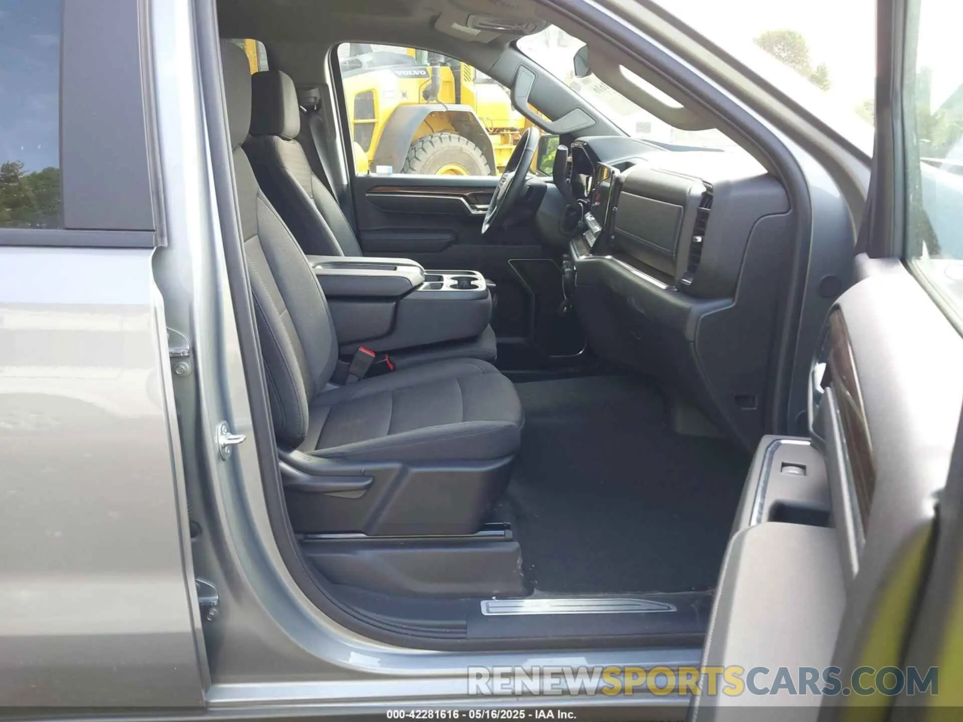 5 Photograph of a damaged car 1GCRKKEK0SZ131113 CHEVROLET SILVERADO 1500 2025