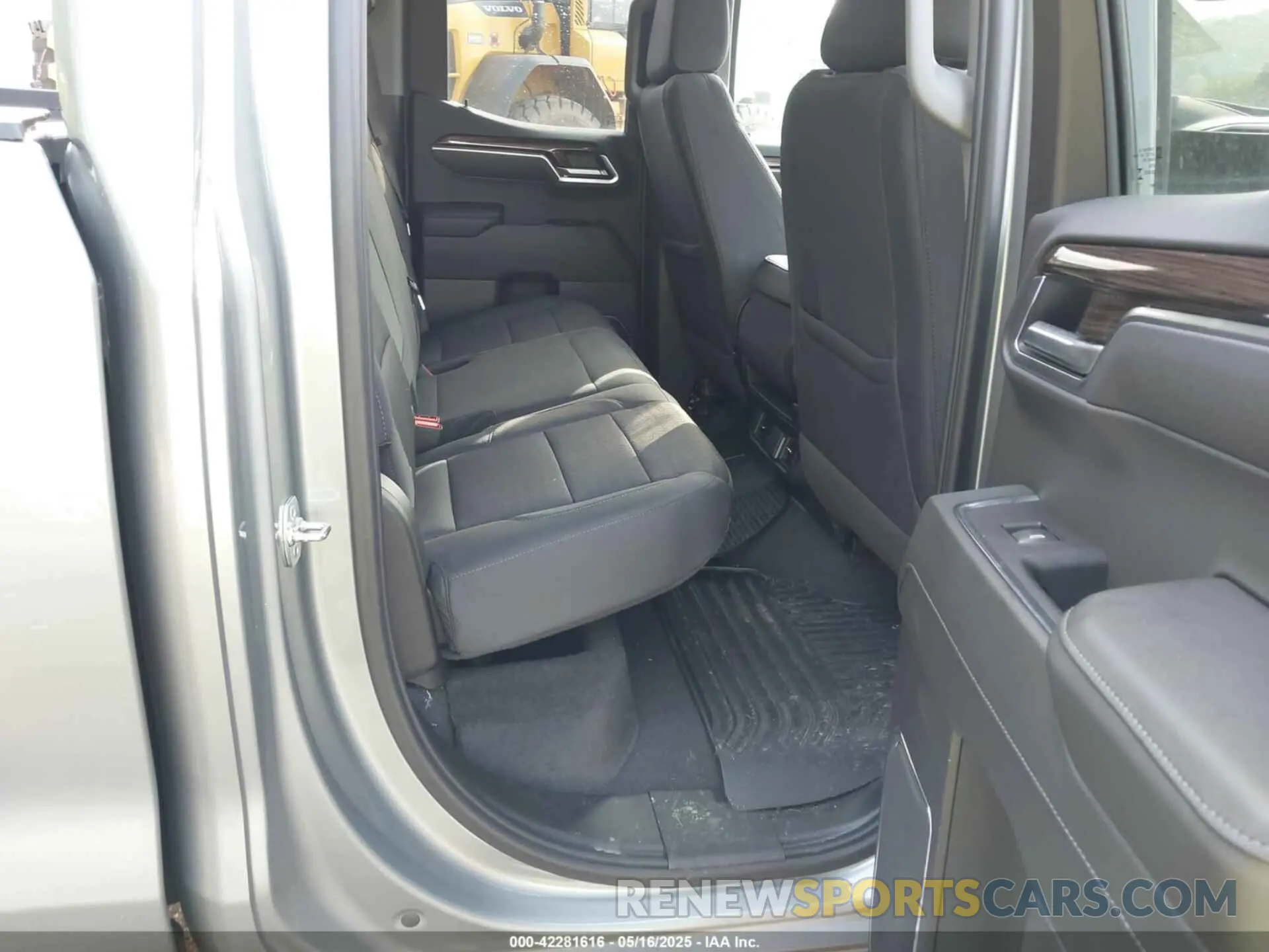 8 Photograph of a damaged car 1GCRKKEK0SZ131113 CHEVROLET SILVERADO 1500 2025
