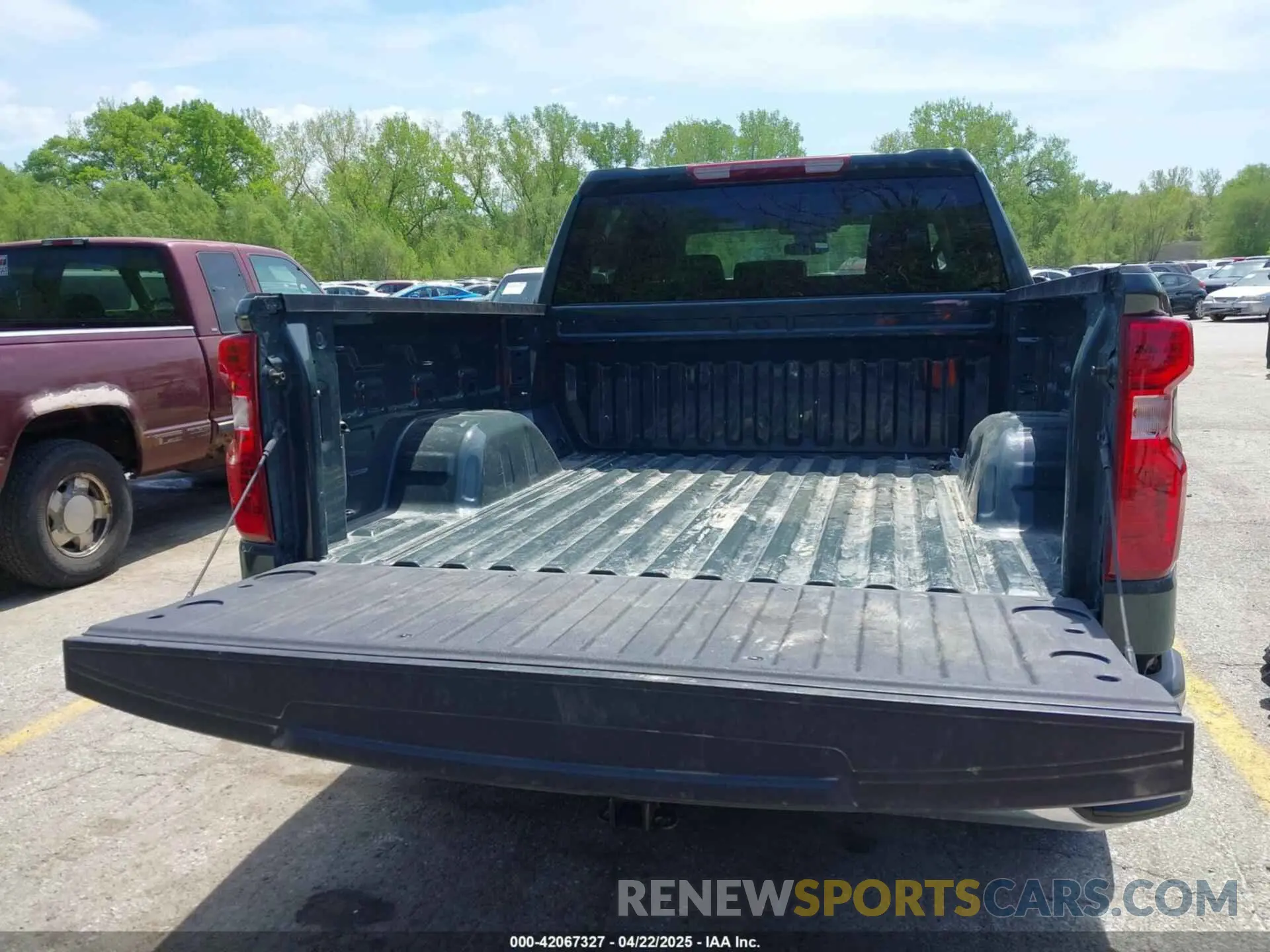 18 Photograph of a damaged car 1GCUKDED2SZ161690 CHEVROLET SILVERADO 1500 2025