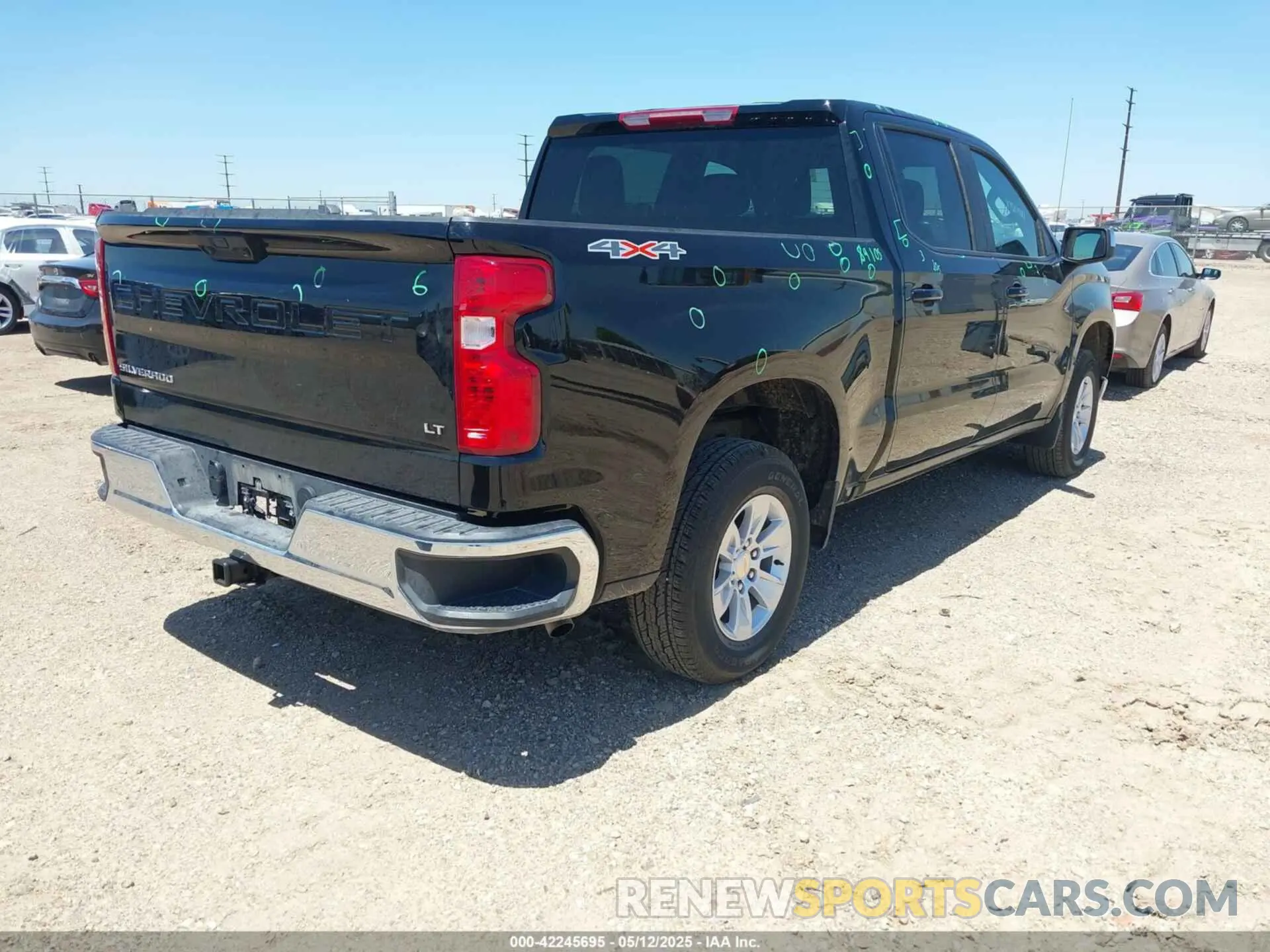 4 Photograph of a damaged car 1GCUKDED9SZ130338 CHEVROLET SILVERADO 1500 2025