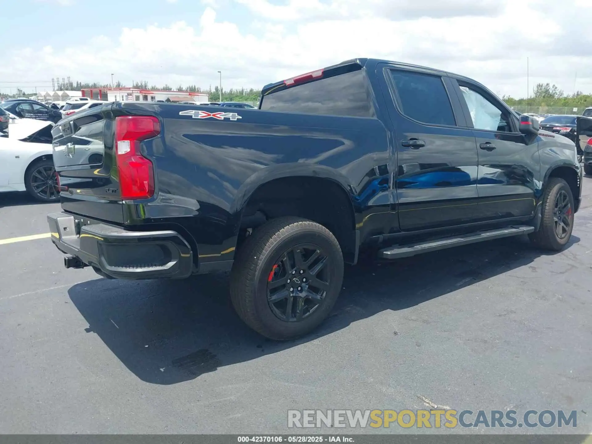 4 Photograph of a damaged car 1GCUKEEL3SZ252206 CHEVROLET SILVERADO 1500 2025