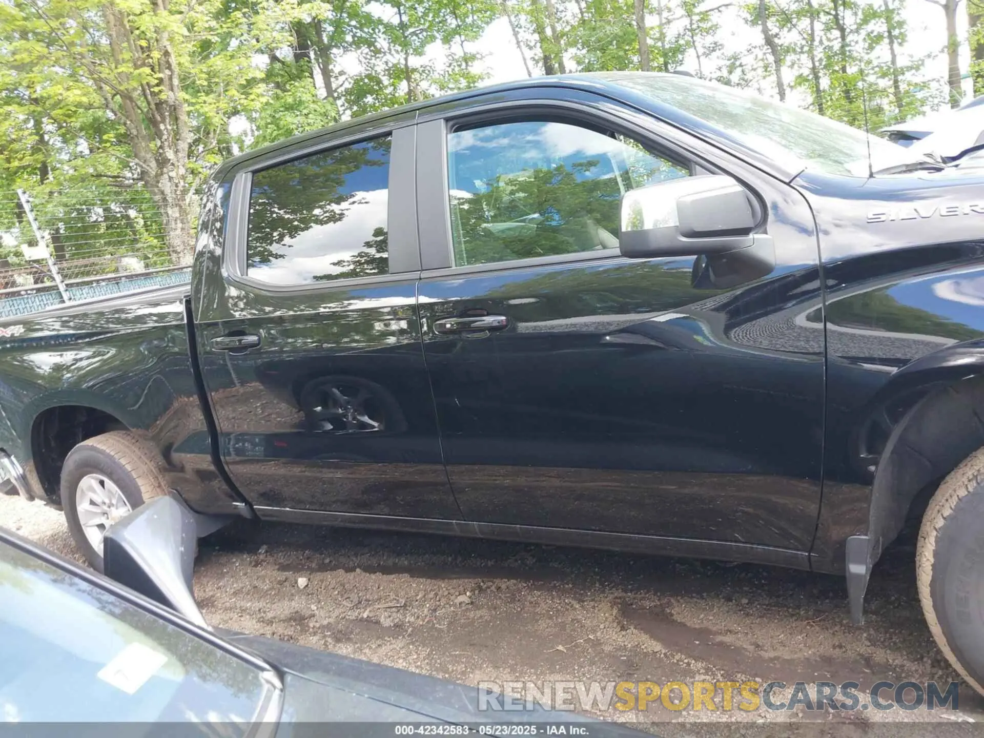 13 Photograph of a damaged car 2GCUKDED3S1143384 CHEVROLET SILVERADO 1500 2025