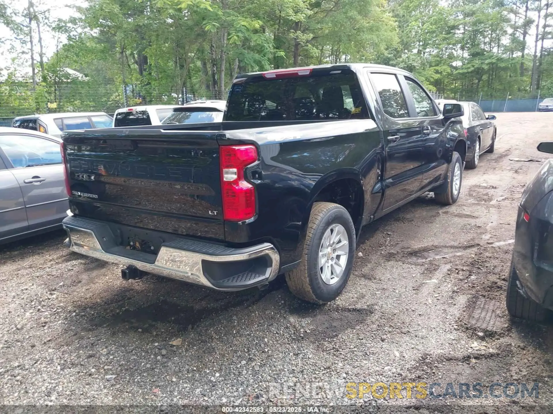 4 Photograph of a damaged car 2GCUKDED3S1143384 CHEVROLET SILVERADO 1500 2025
