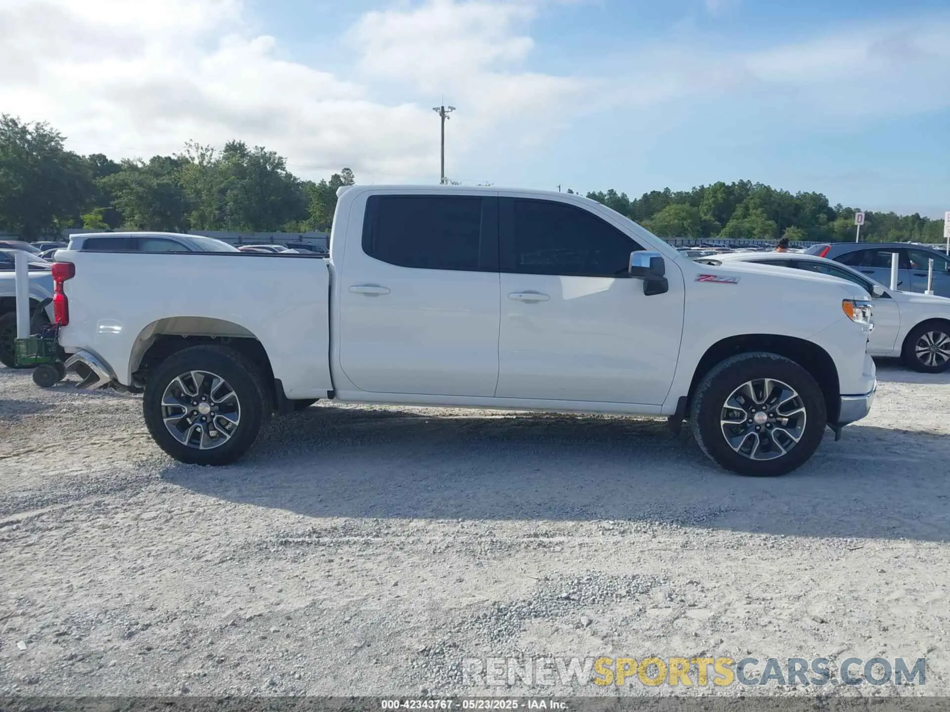 13 Photograph of a damaged car 2GCUKDED4S1127825 CHEVROLET SILVERADO 1500 2025