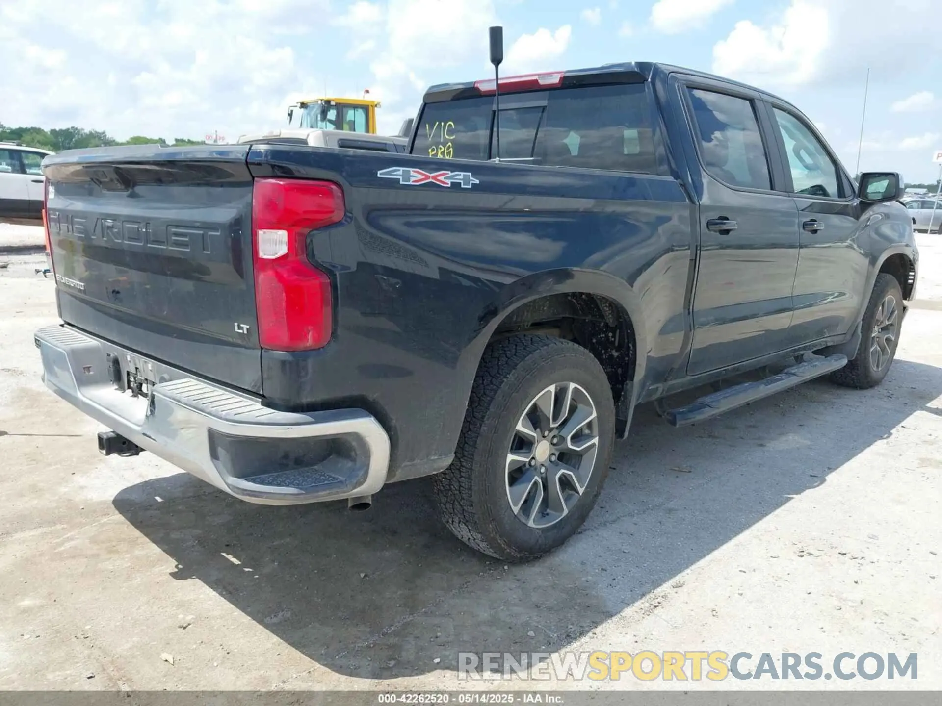 4 Photograph of a damaged car 2GCUKDED5S1136212 CHEVROLET SILVERADO 1500 2025