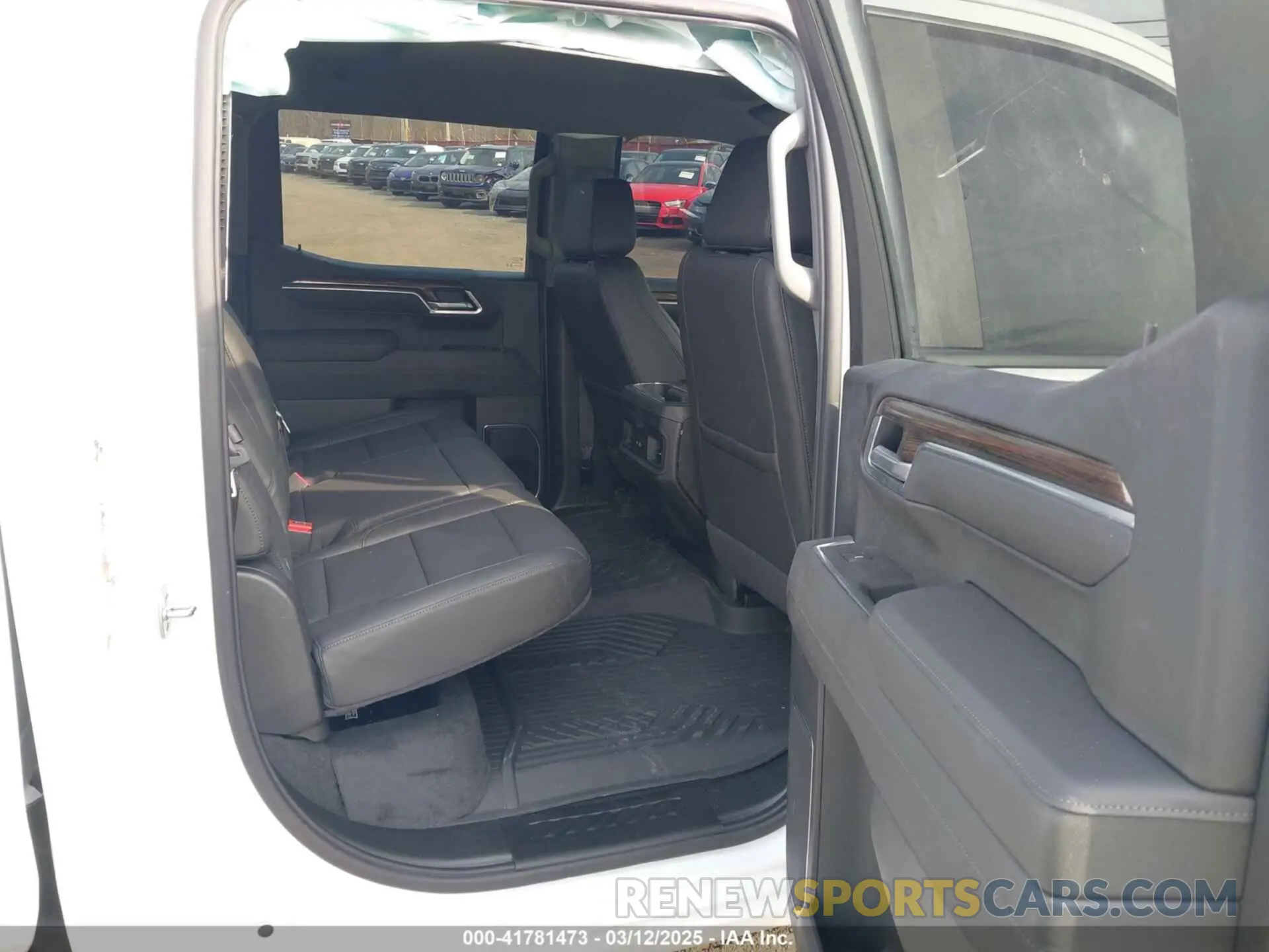 8 Photograph of a damaged car 2GCUKEED4S1135834 CHEVROLET SILVERADO 1500 2025