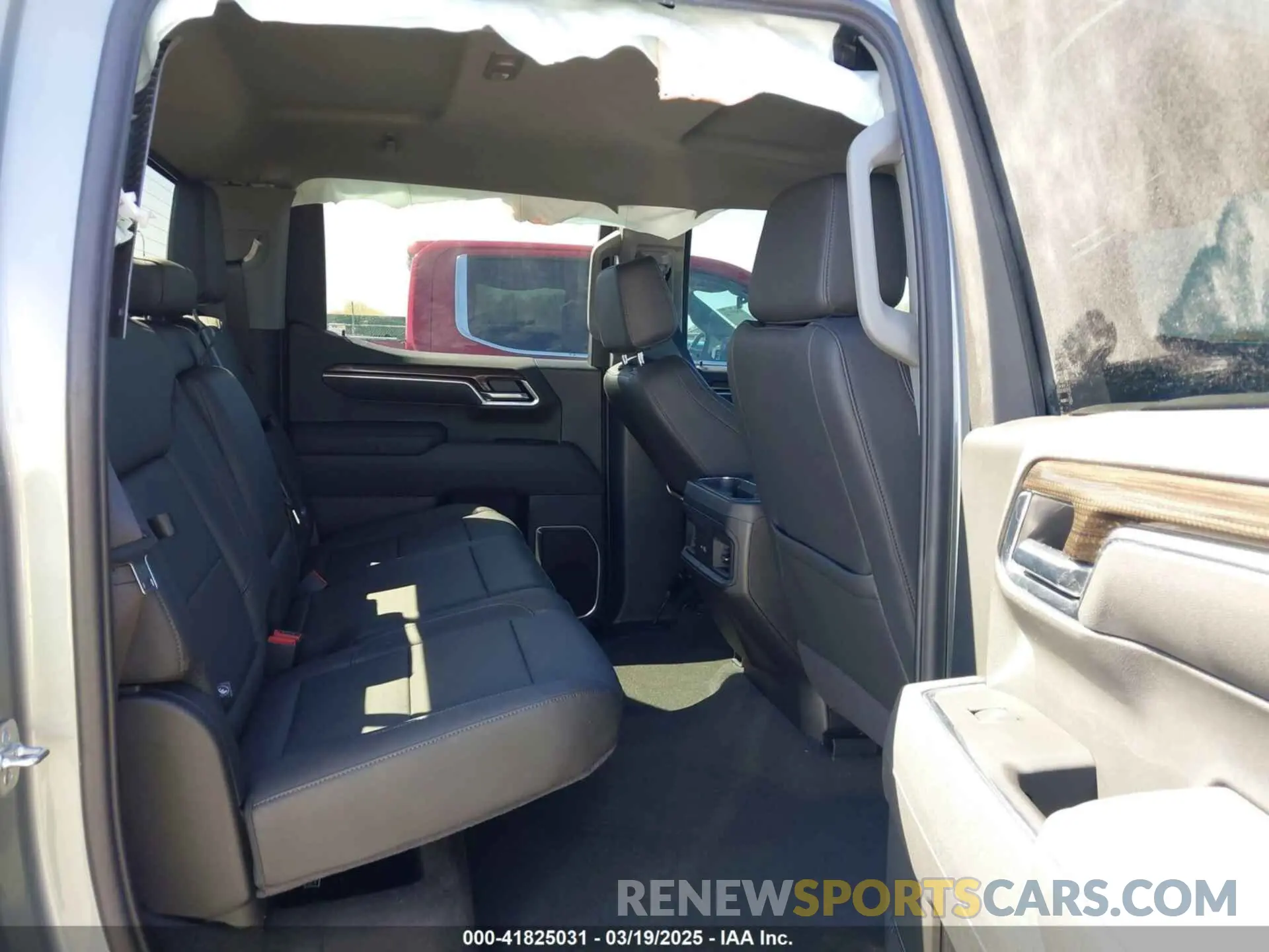 8 Photograph of a damaged car 2GCUKEED4S1136269 CHEVROLET SILVERADO 1500 2025