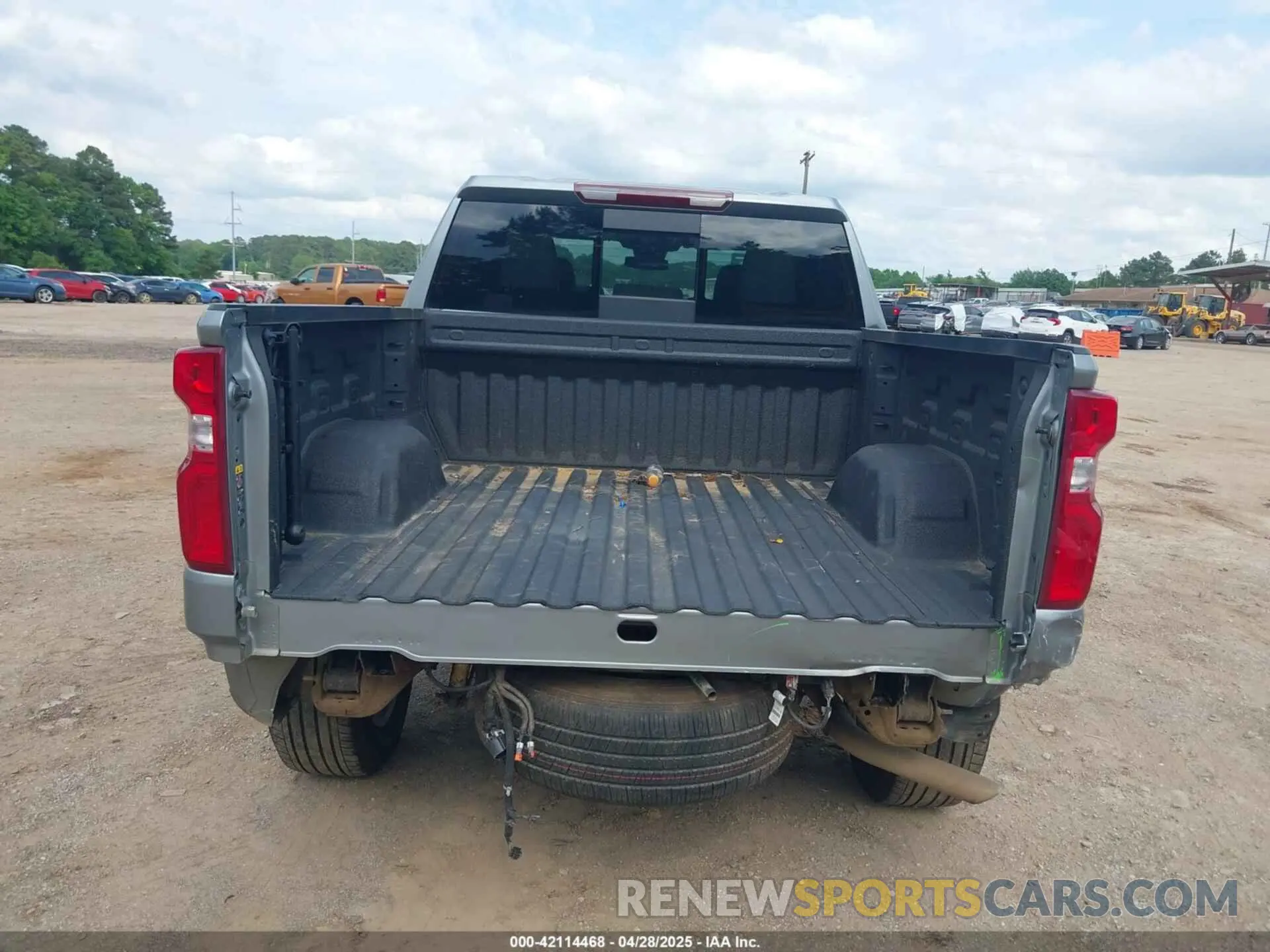 17 Photograph of a damaged car 2GCUKEED7S1111432 CHEVROLET SILVERADO 1500 2025