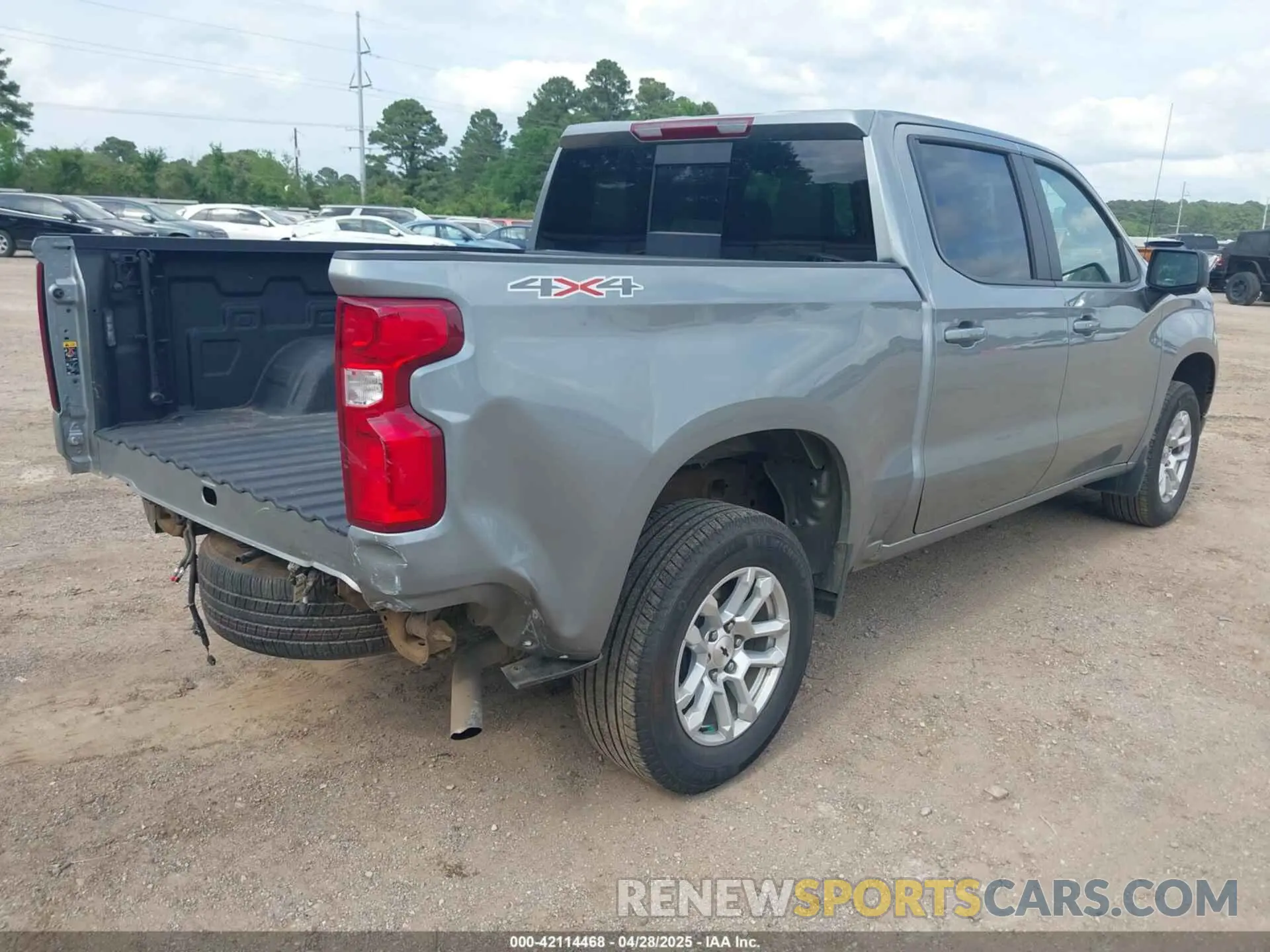 4 Photograph of a damaged car 2GCUKEED7S1111432 CHEVROLET SILVERADO 1500 2025