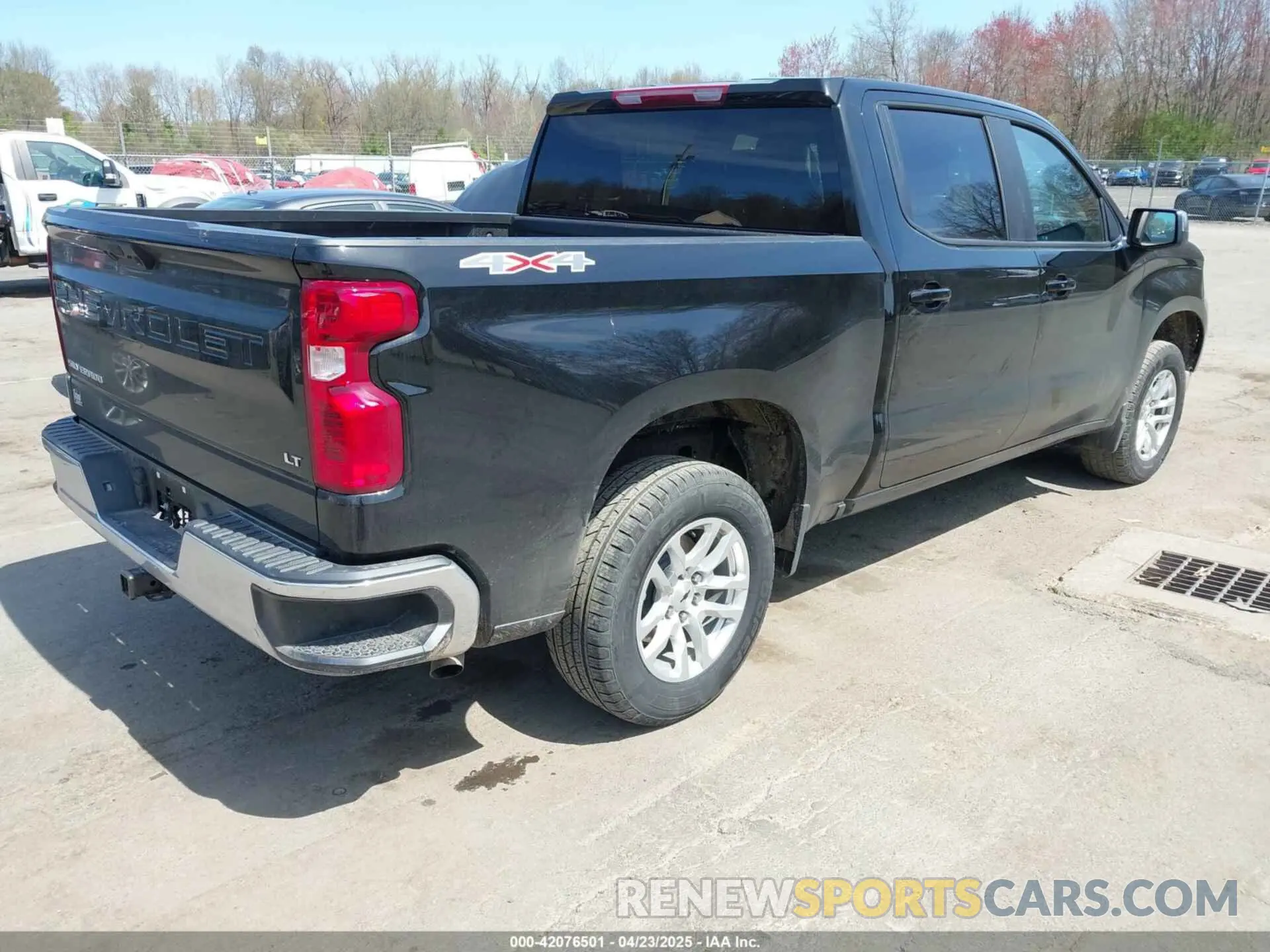 4 Photograph of a damaged car 3GCPKKEK7SG101078 CHEVROLET SILVERADO 1500 2025