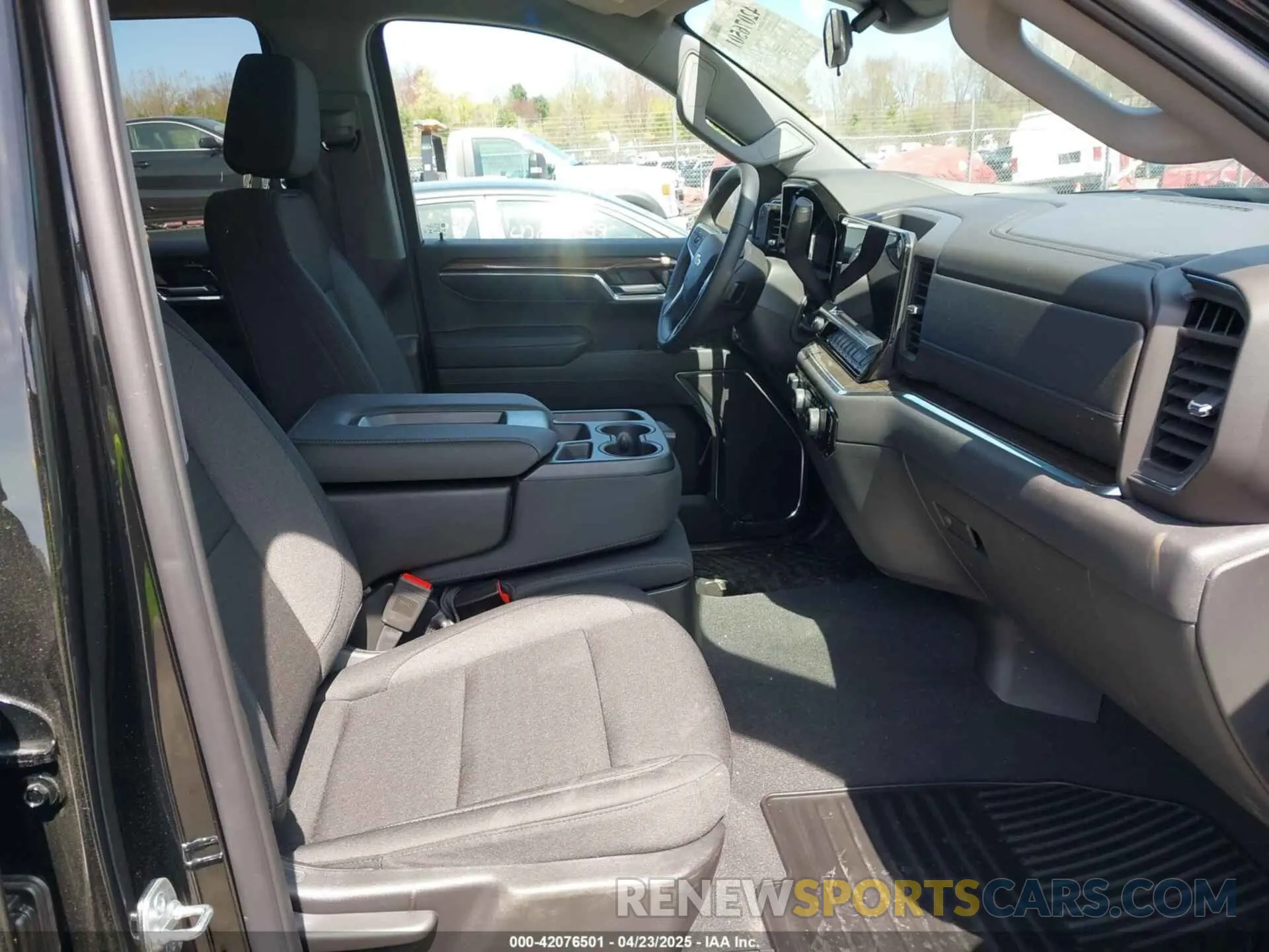 5 Photograph of a damaged car 3GCPKKEK7SG101078 CHEVROLET SILVERADO 1500 2025