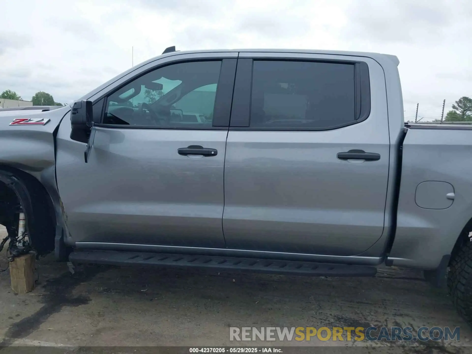 15 Photograph of a damaged car 3GCUKCED0SG208192 CHEVROLET SILVERADO 1500 2025