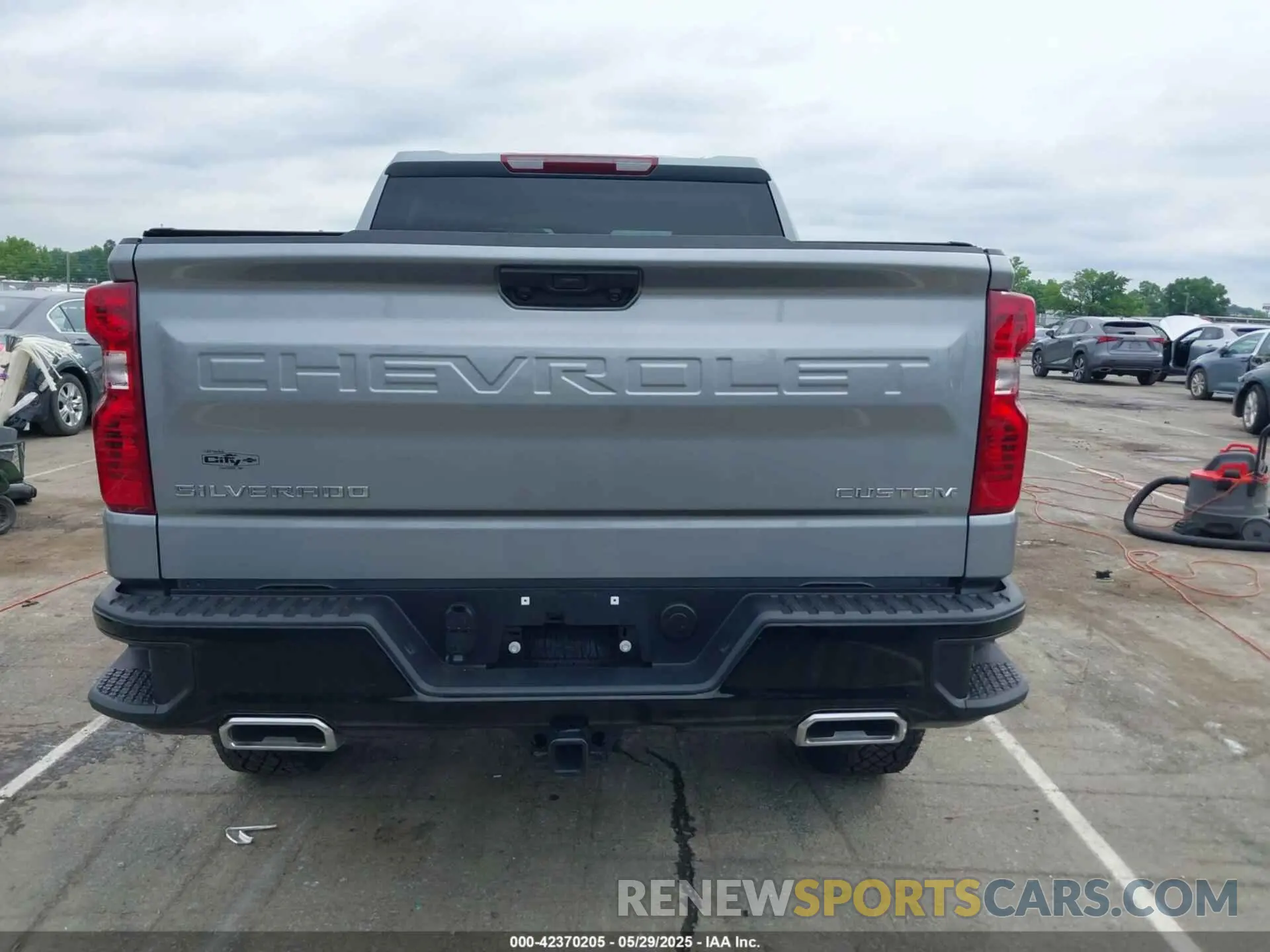 17 Photograph of a damaged car 3GCUKCED0SG208192 CHEVROLET SILVERADO 1500 2025